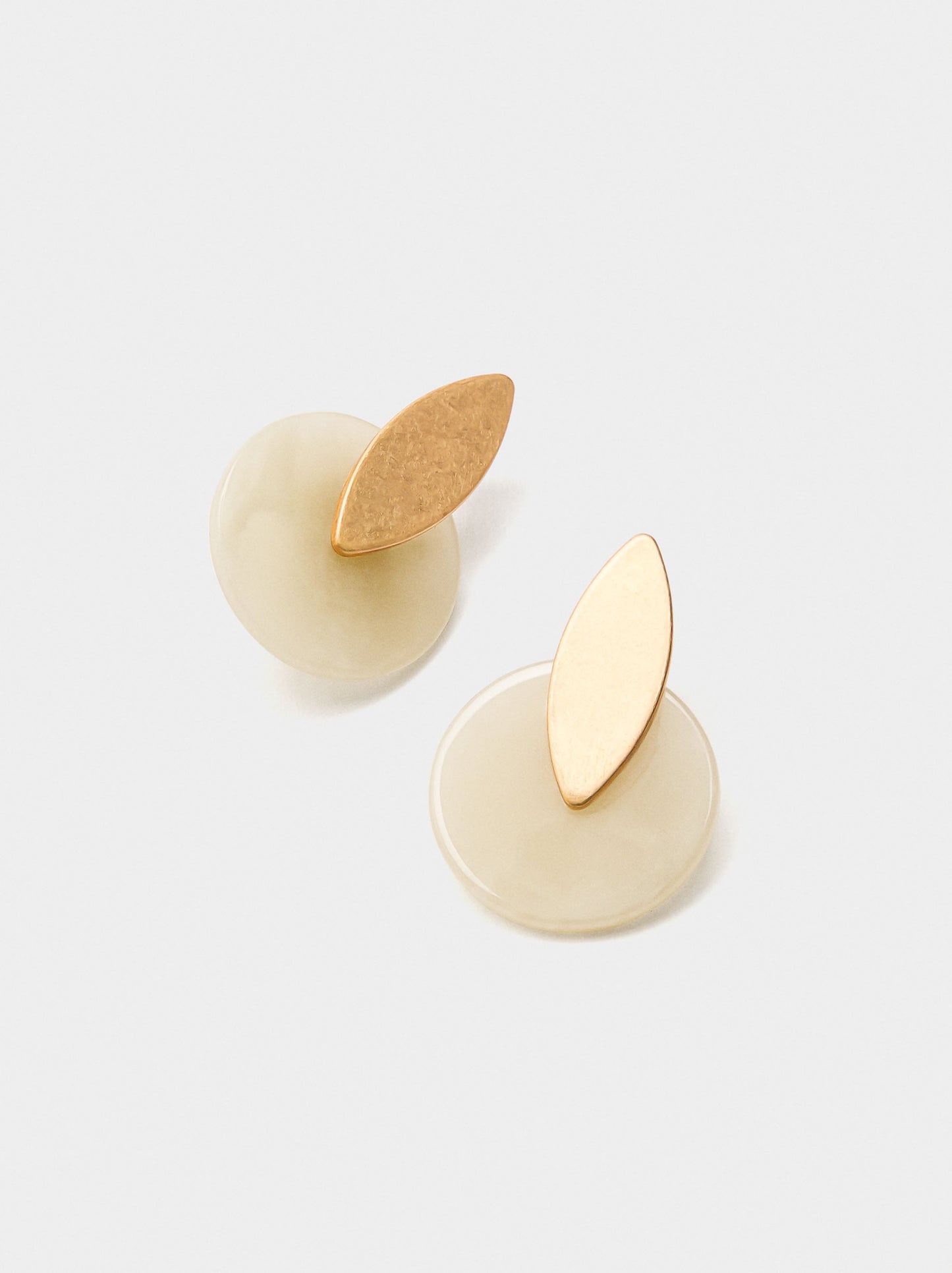 Round Earrings With Resin