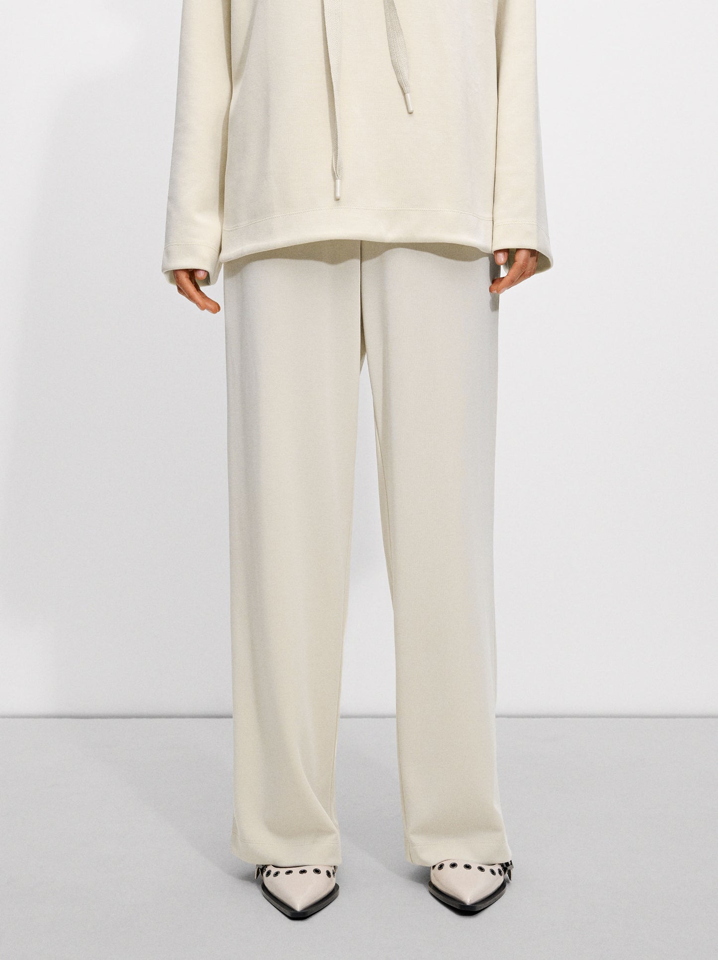 Loose-Fitting Trousers With Elastic Waistband