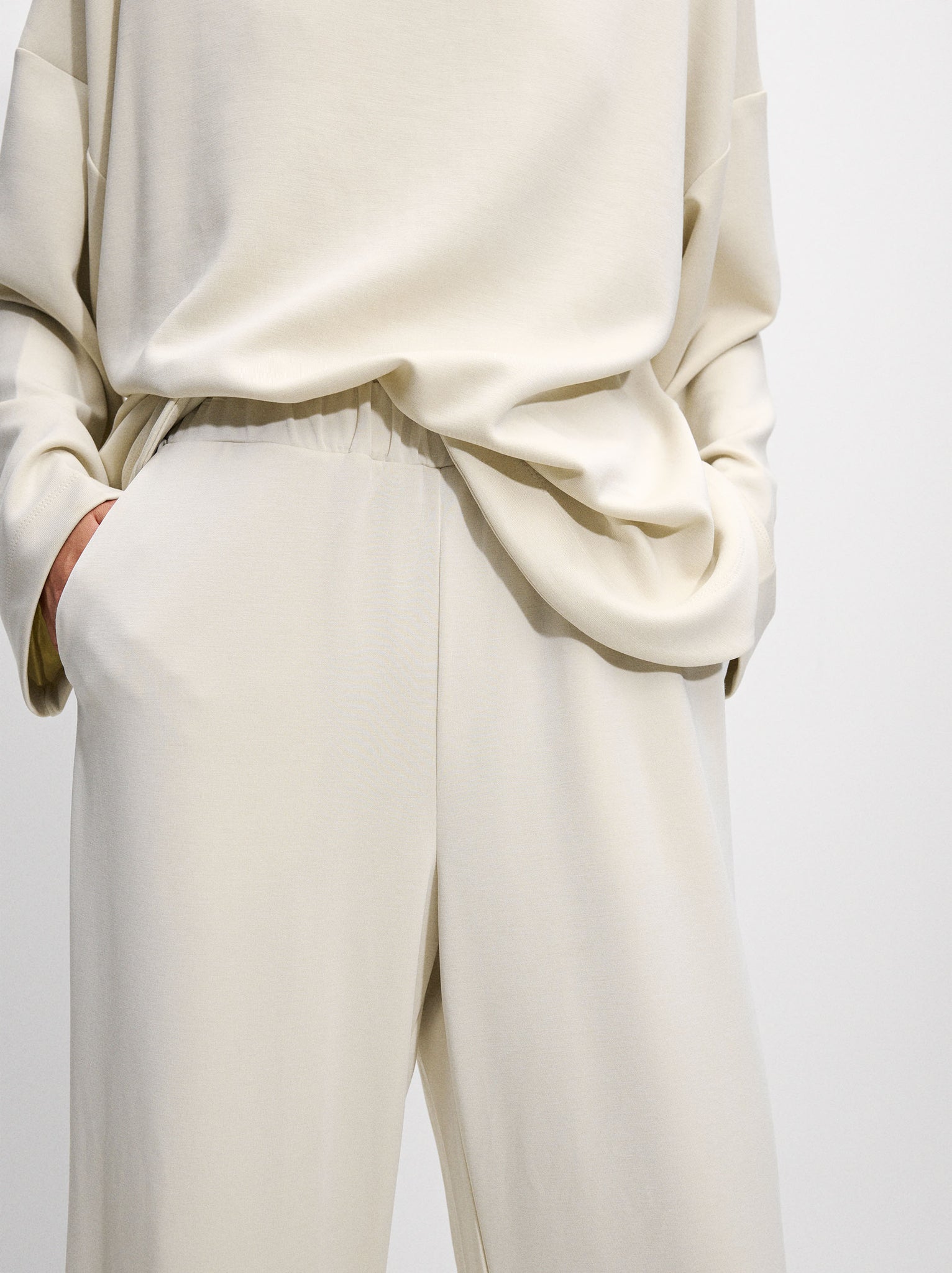 Loose-Fitting Trousers With Elastic Waistband