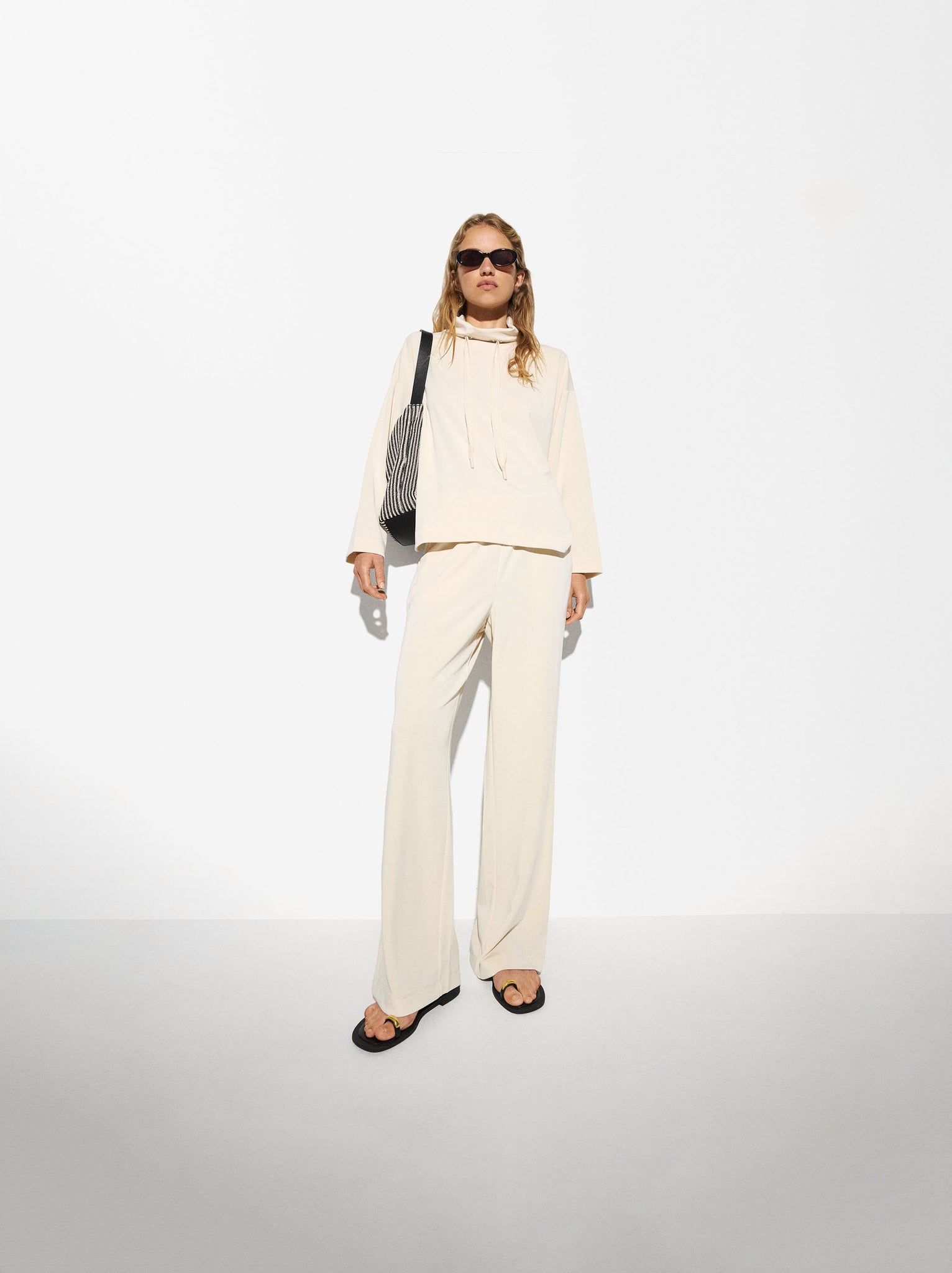 Loose-Fitting Trousers With Elastic Waistband