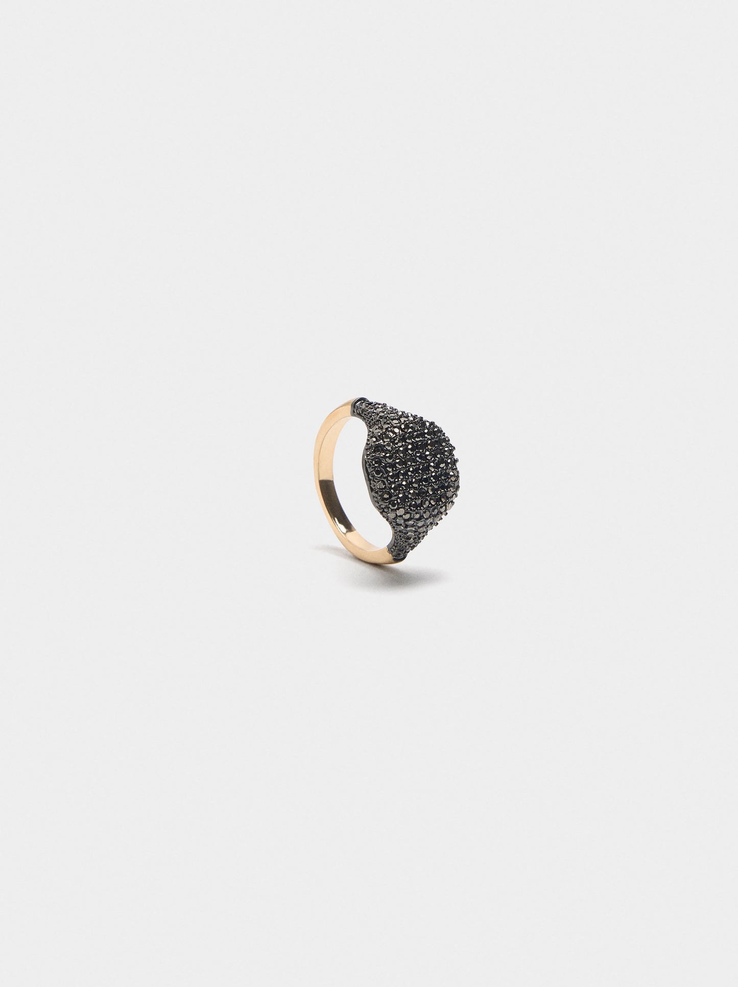Rounded Ring With Zirconia