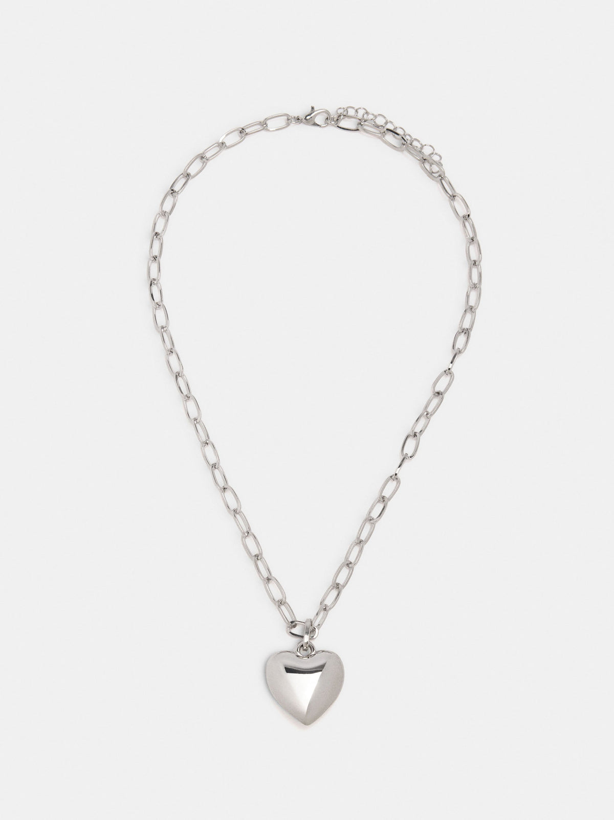 Short Necklace With Heart Links