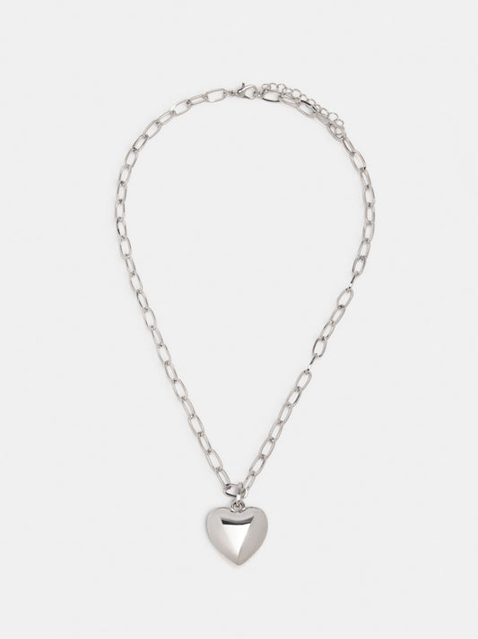 Short Necklace With Heart Links