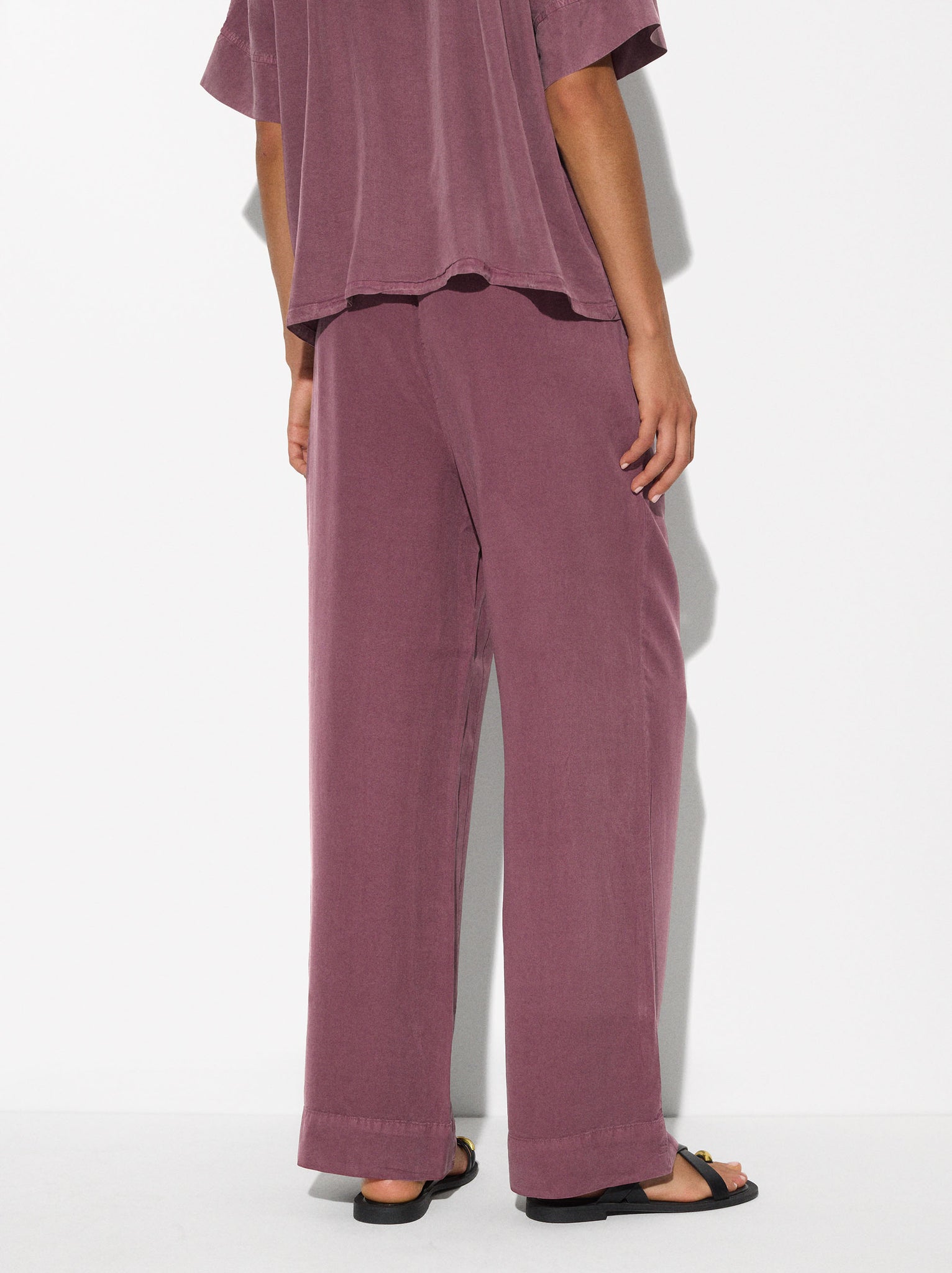 Loose-Fitting Trousers With Elastic Waistband