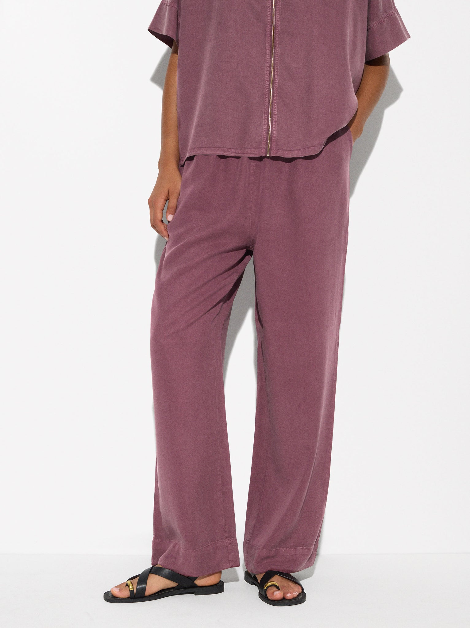 Loose-Fitting Trousers With Elastic Waistband