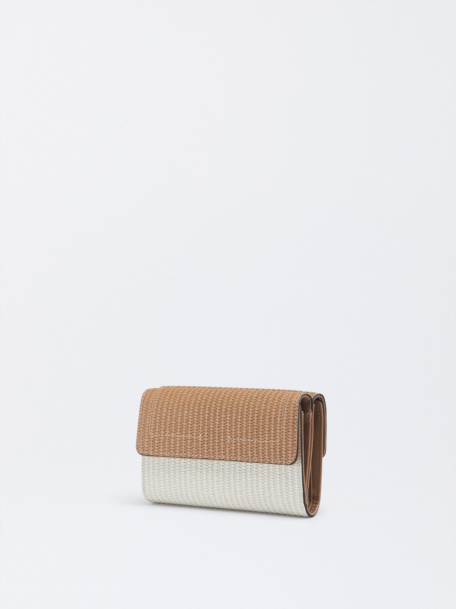 Straw-Effect Wallet