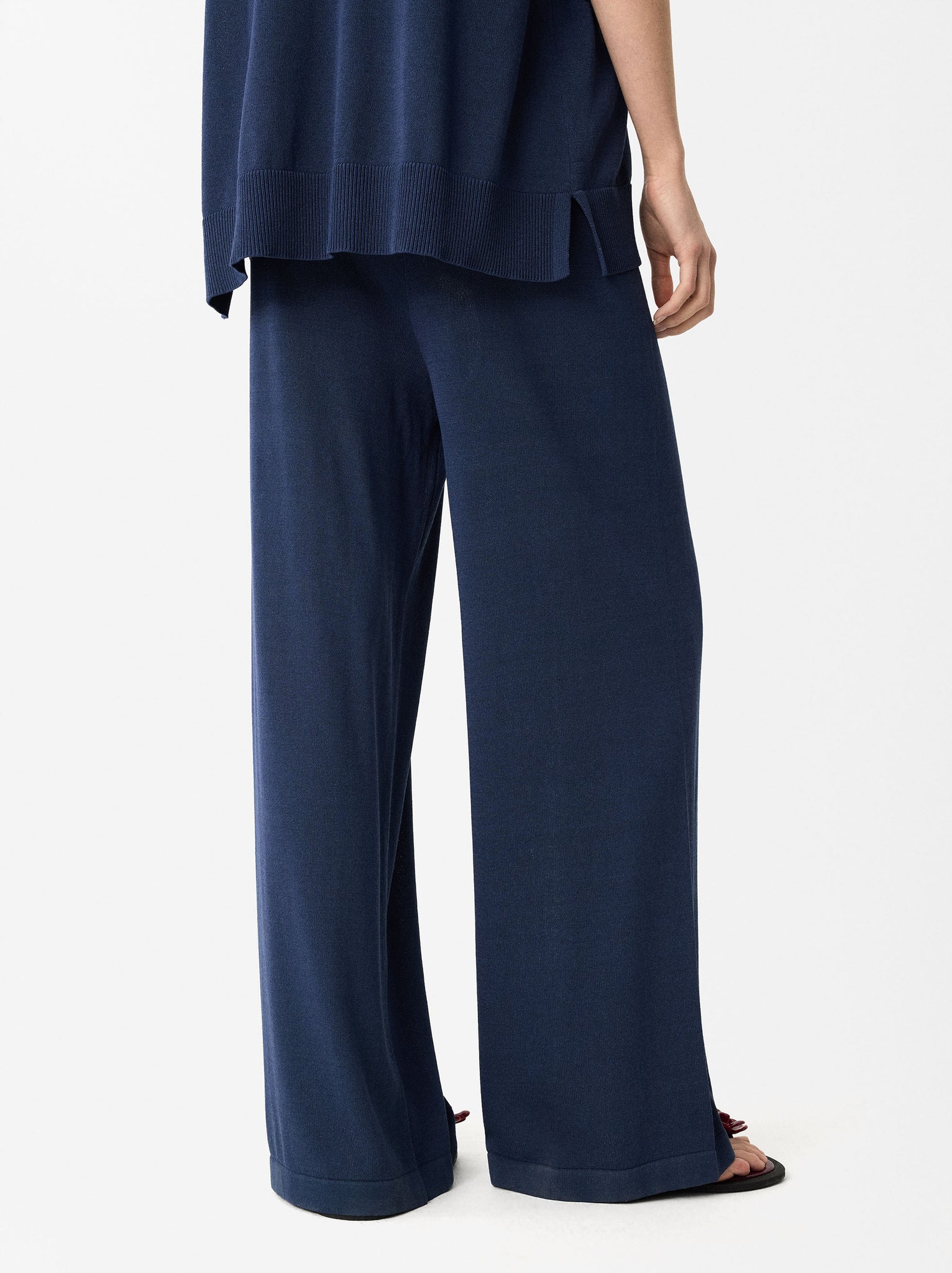 Loose-Fitting Trousers With Elastic Waistband