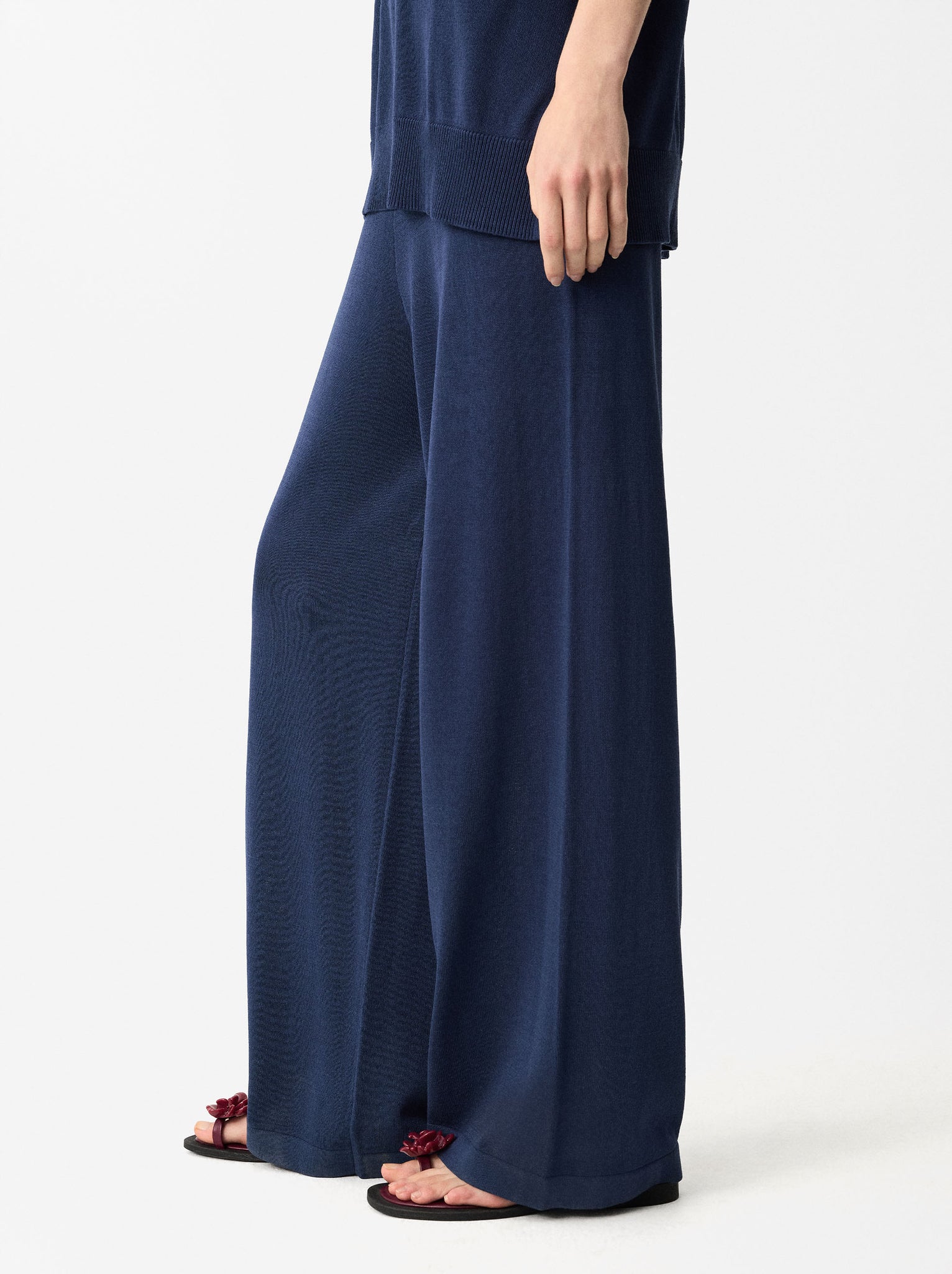 Loose-Fitting Trousers With Elastic Waistband