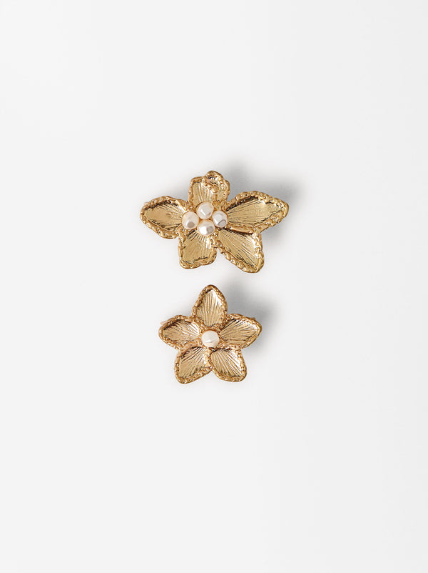 Set Of Brooches With Flowers