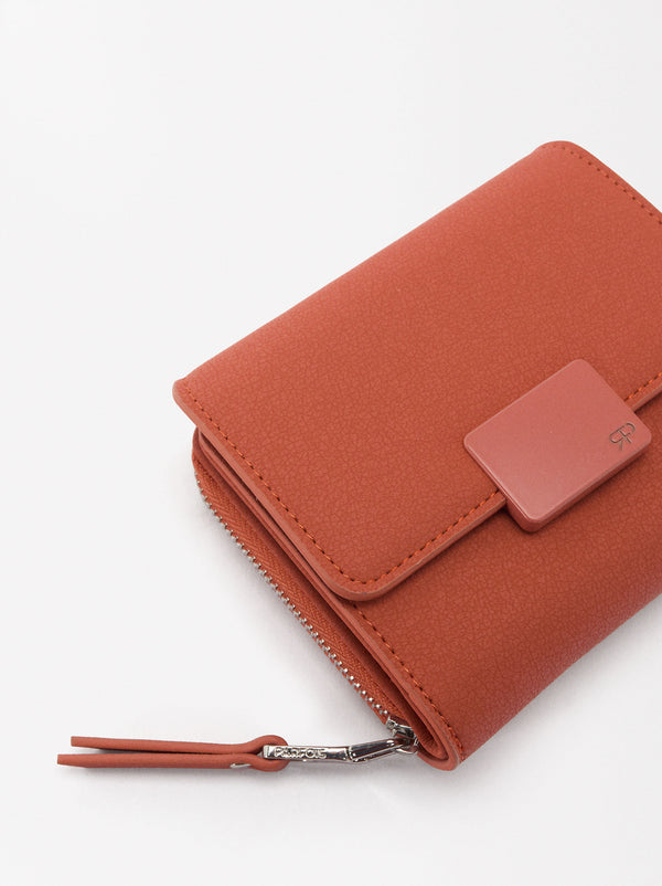 Wallet With Flap Closure