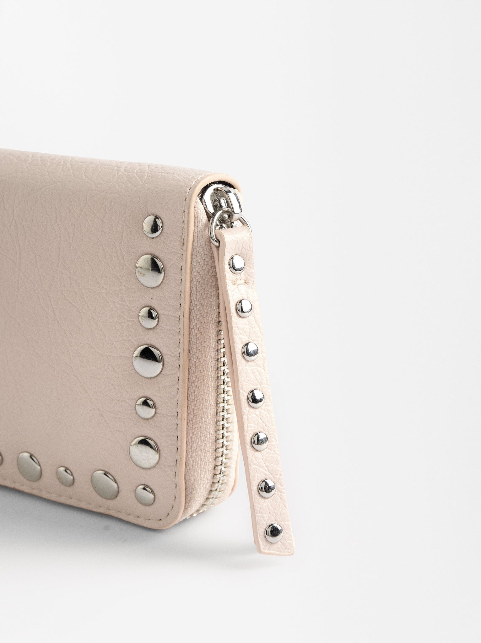 Basic Wallet With Studs