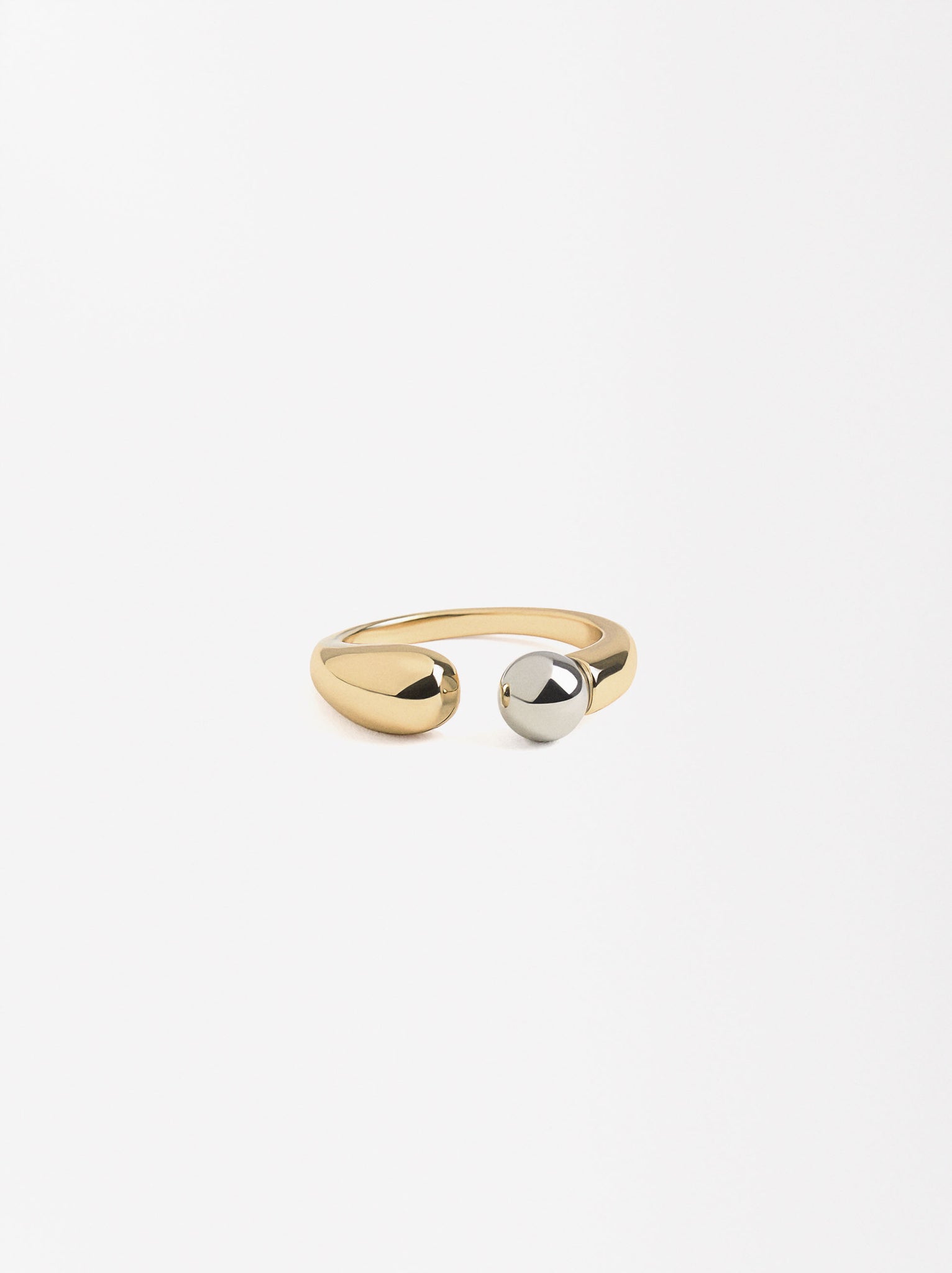 Rounded Ring With A Sphere