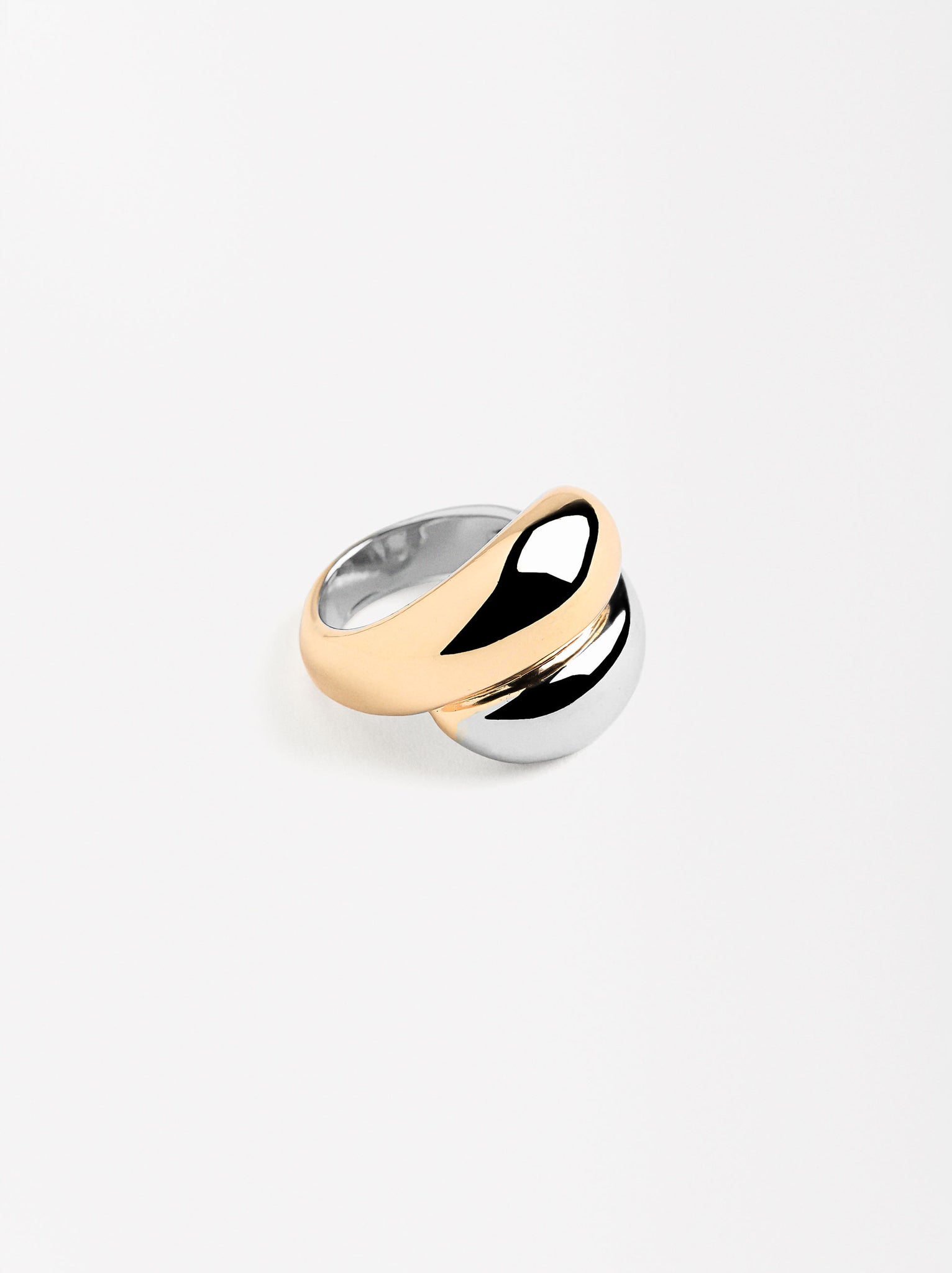 Bicolor Crossed Ring