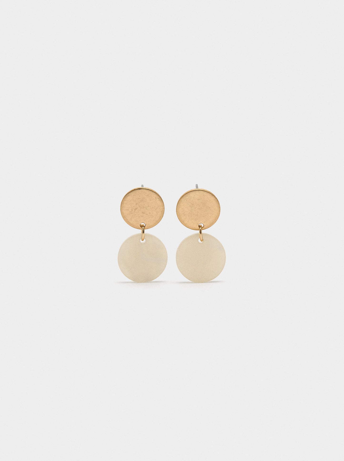 Round Earrings With Pearlescent Effect