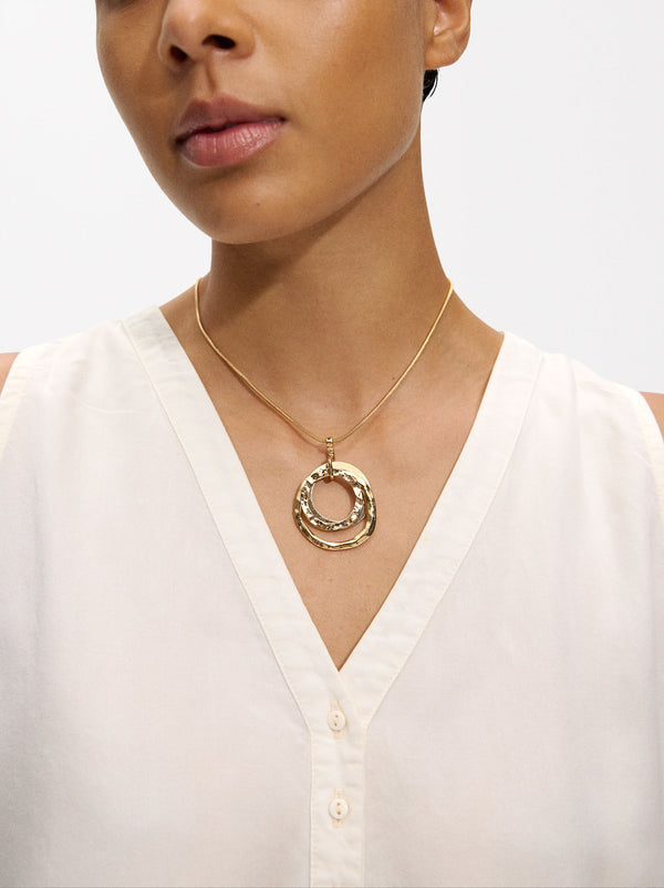 Necklace With Circle Pendant