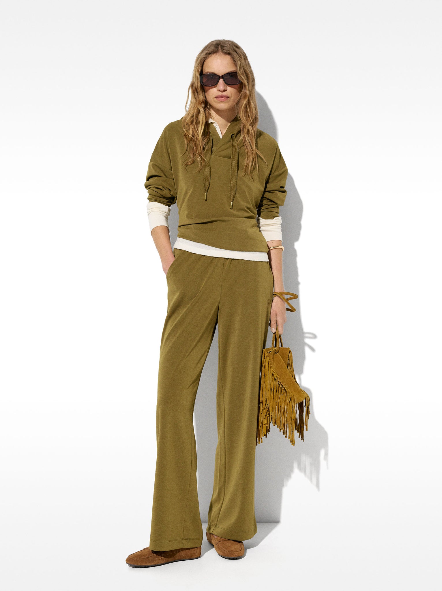 Loose-Fitting Trousers With Elastic Waistband