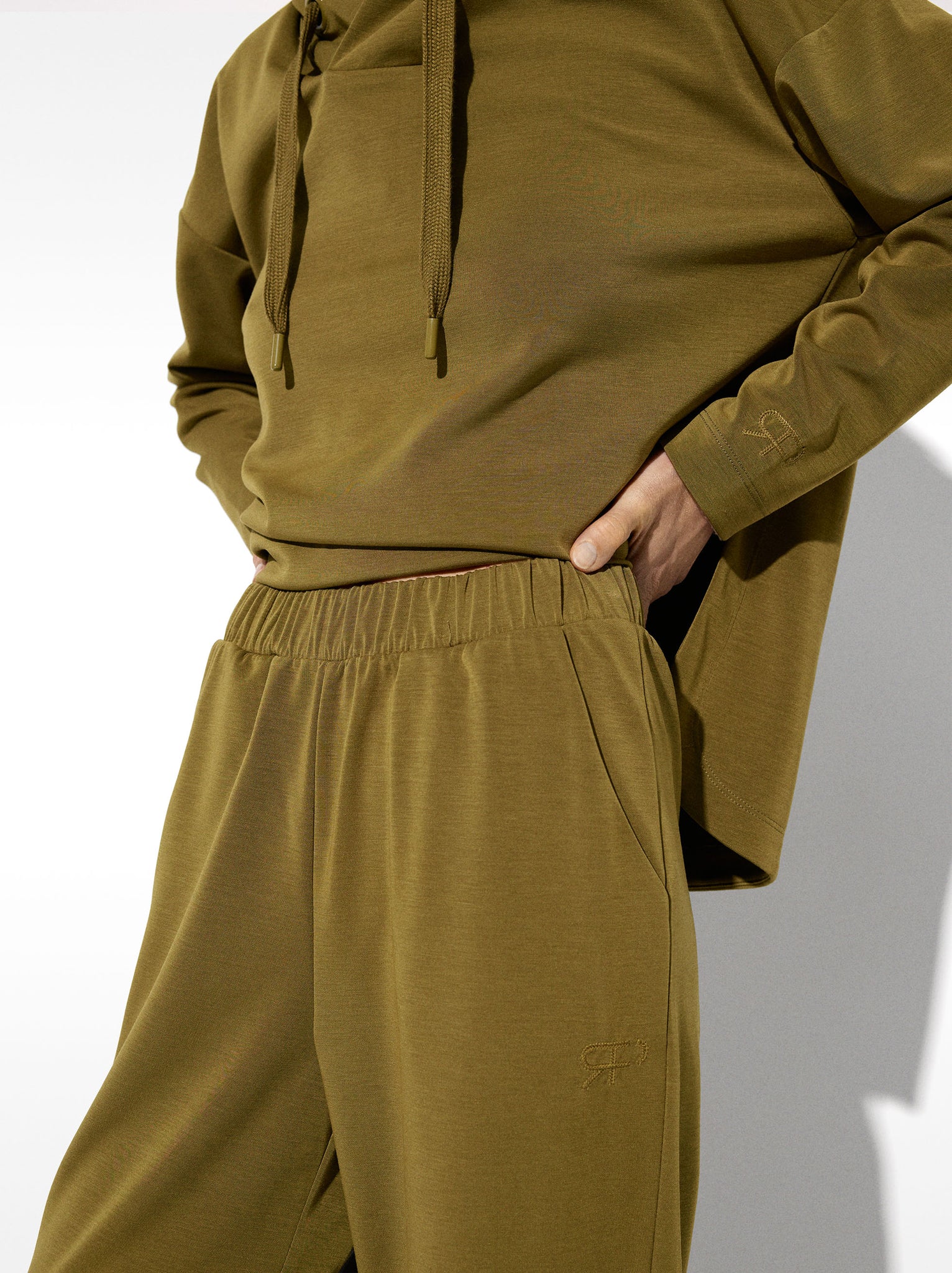 Loose-Fitting Trousers With Elastic Waistband