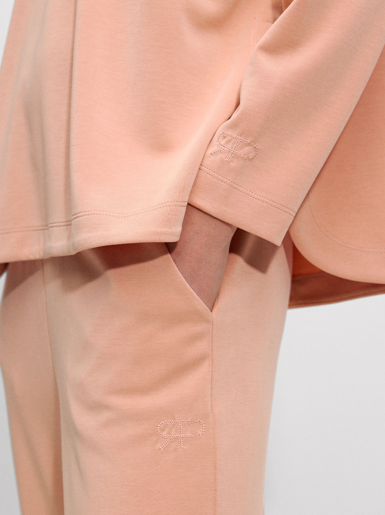 Loose-Fitting Trousers With Elastic Waistband