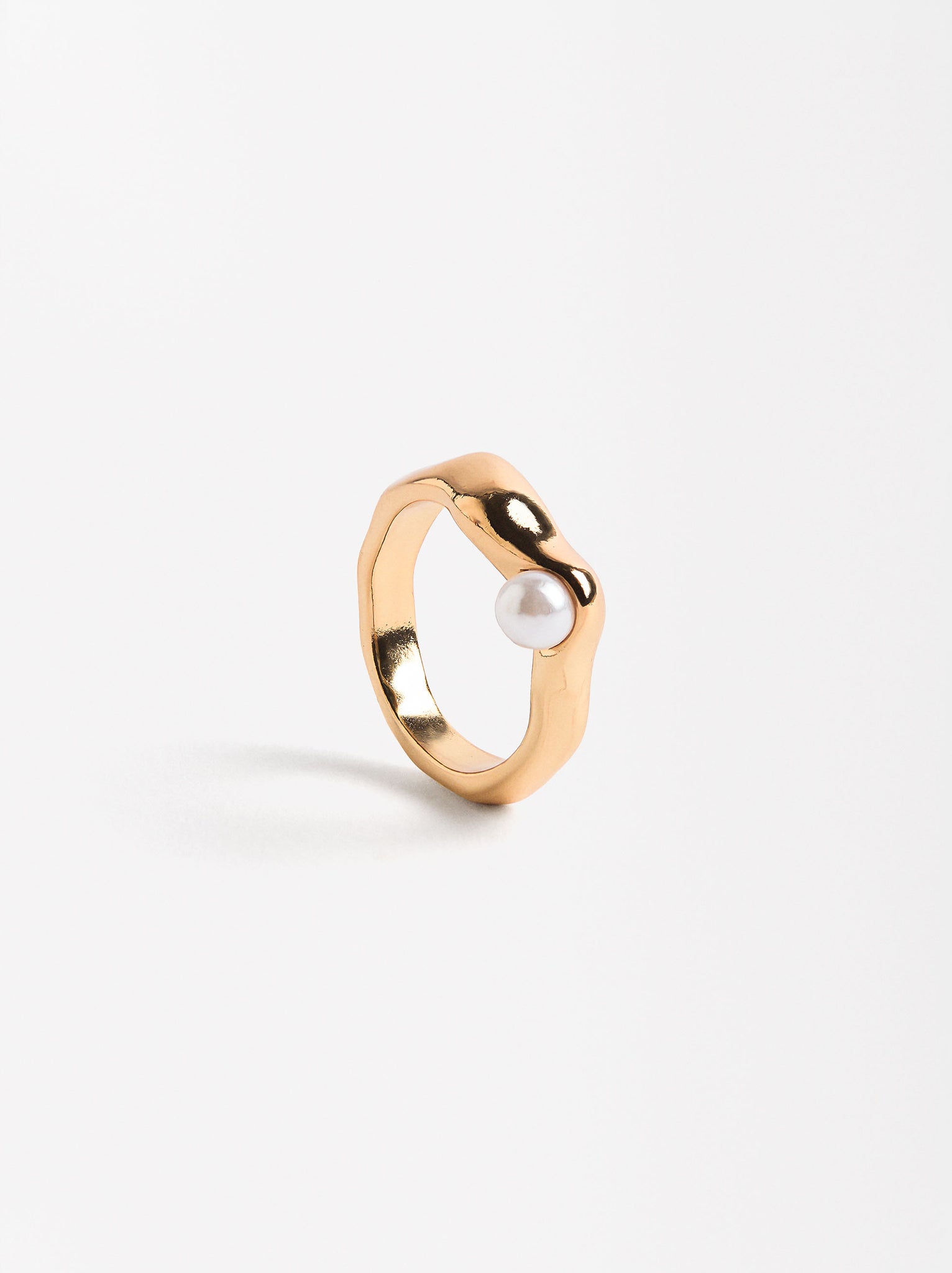 Irregular Ring With Pearl