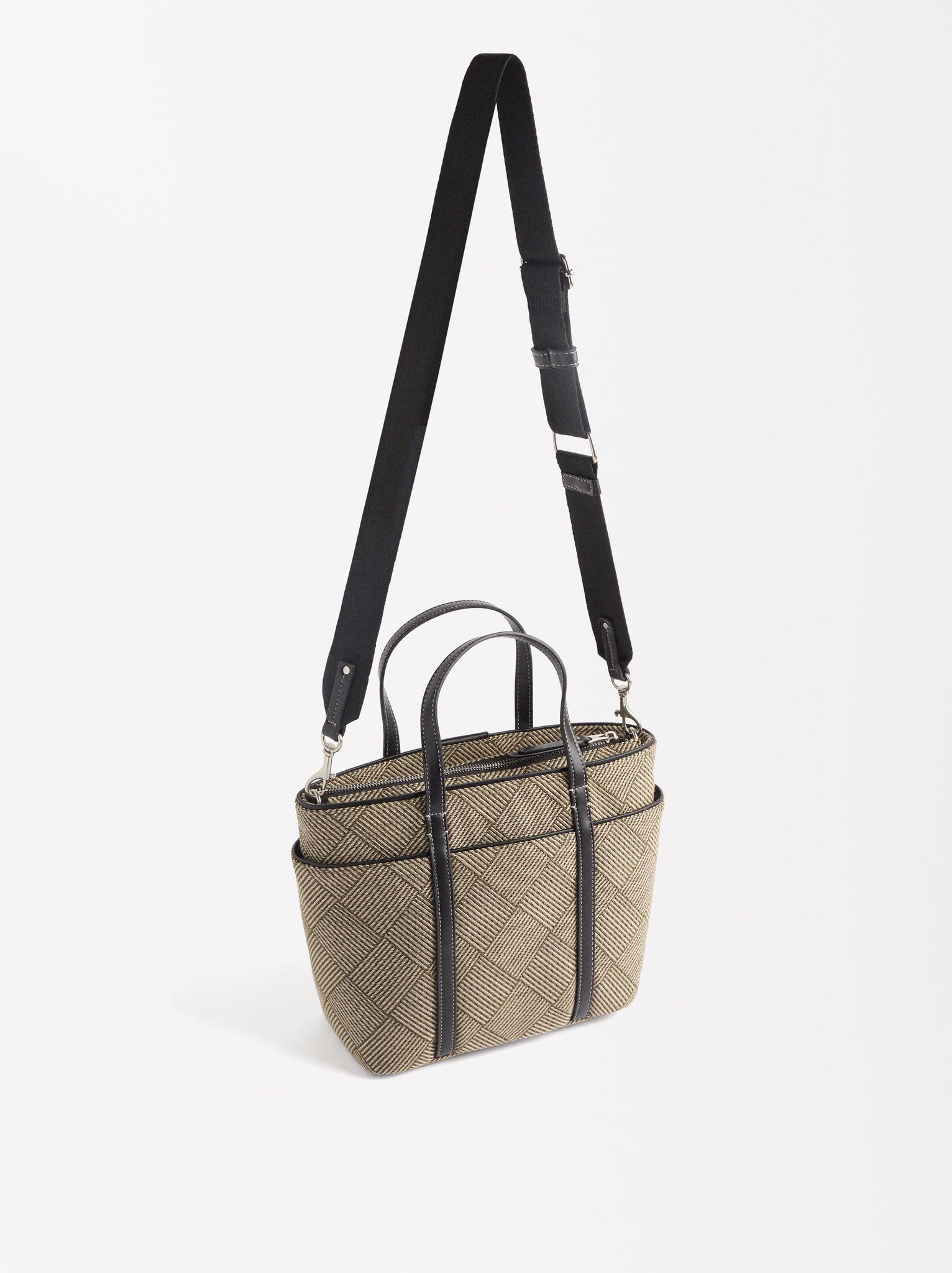 Jacquard Tote Bag With Pendant