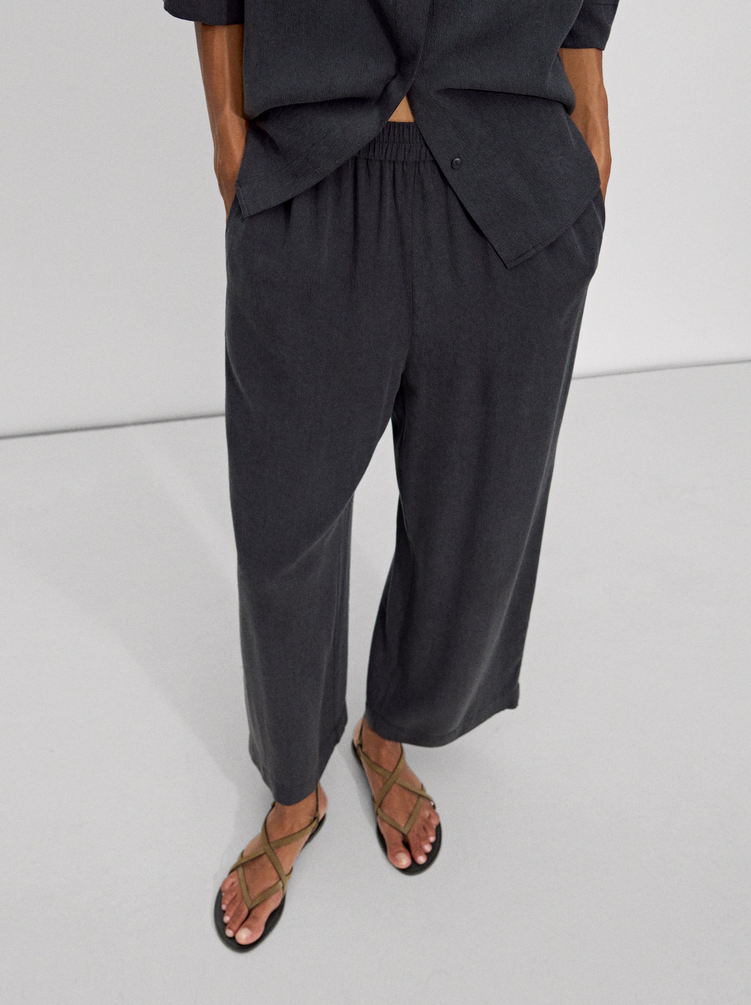 Loose-Fitting Trousers With Elastic Waistband