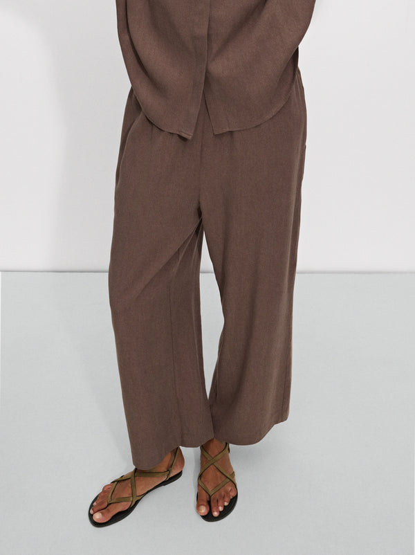 Loose-Fitting Trousers With Elastic Waistband