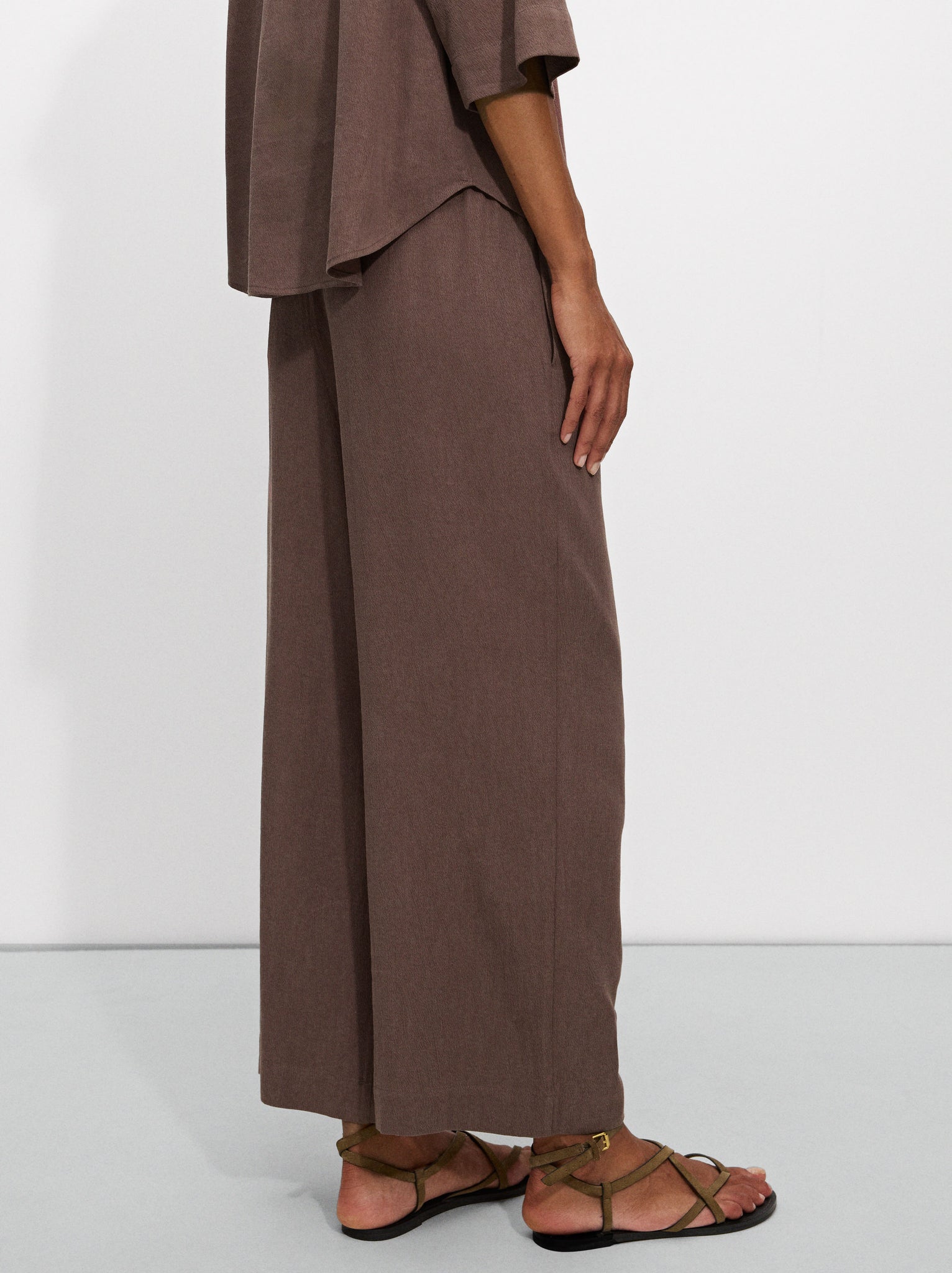 Loose-Fitting Trousers With Elastic Waistband