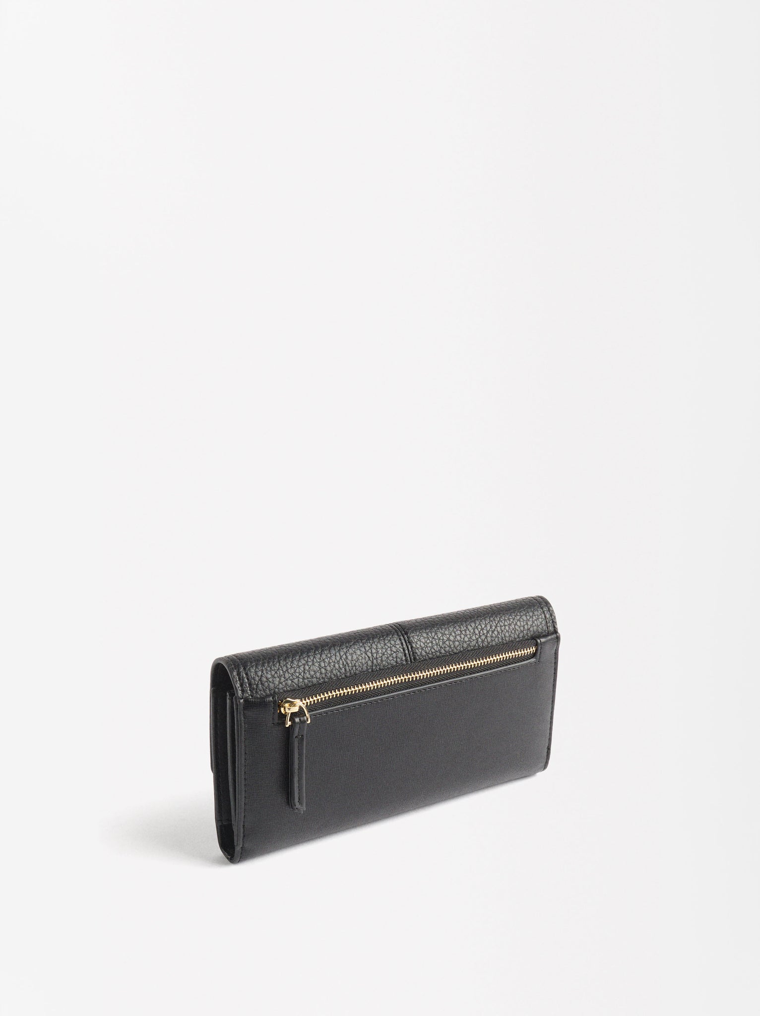 Wallet With Flap Closure