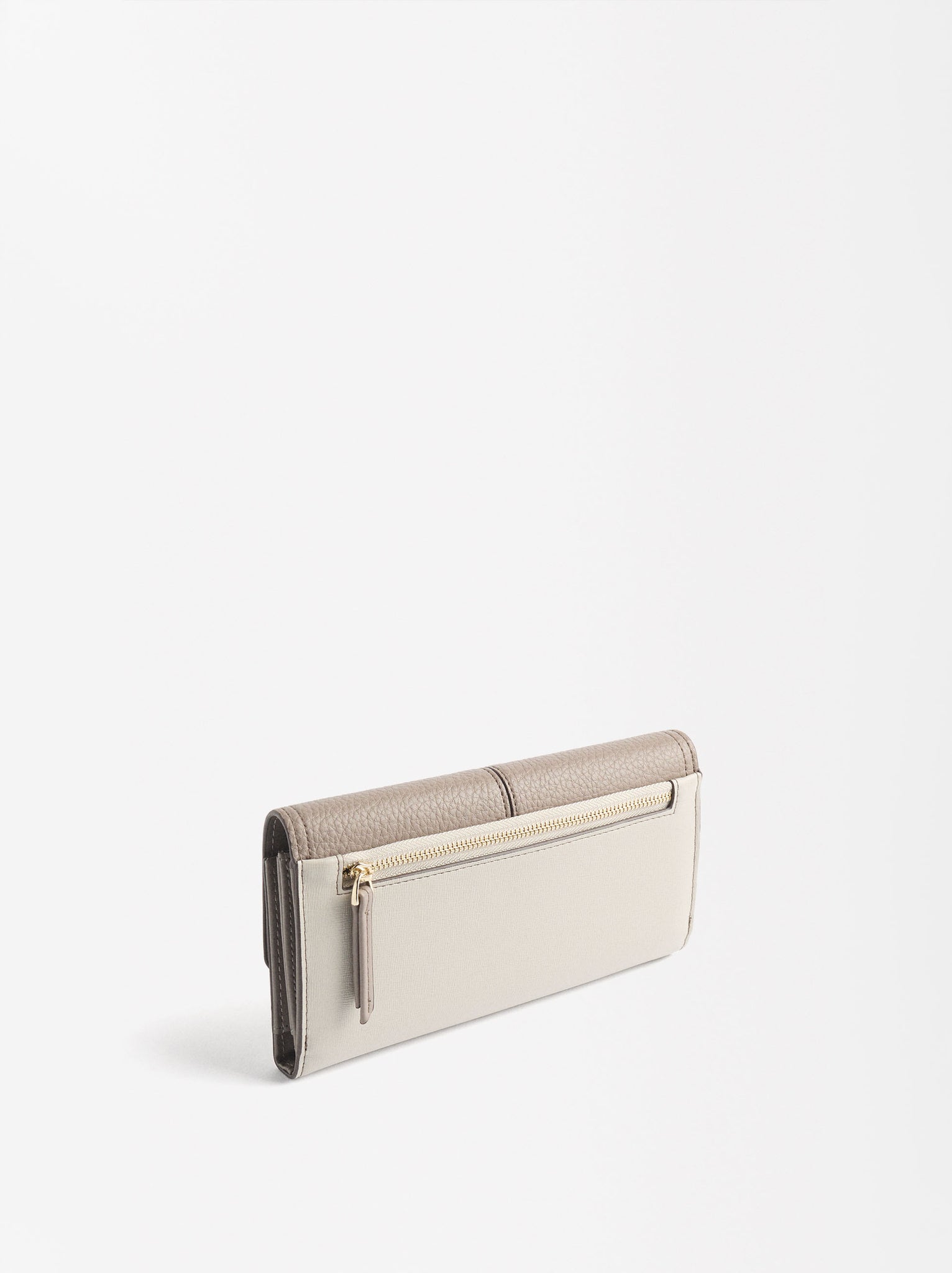 Wallet With Flap Closure