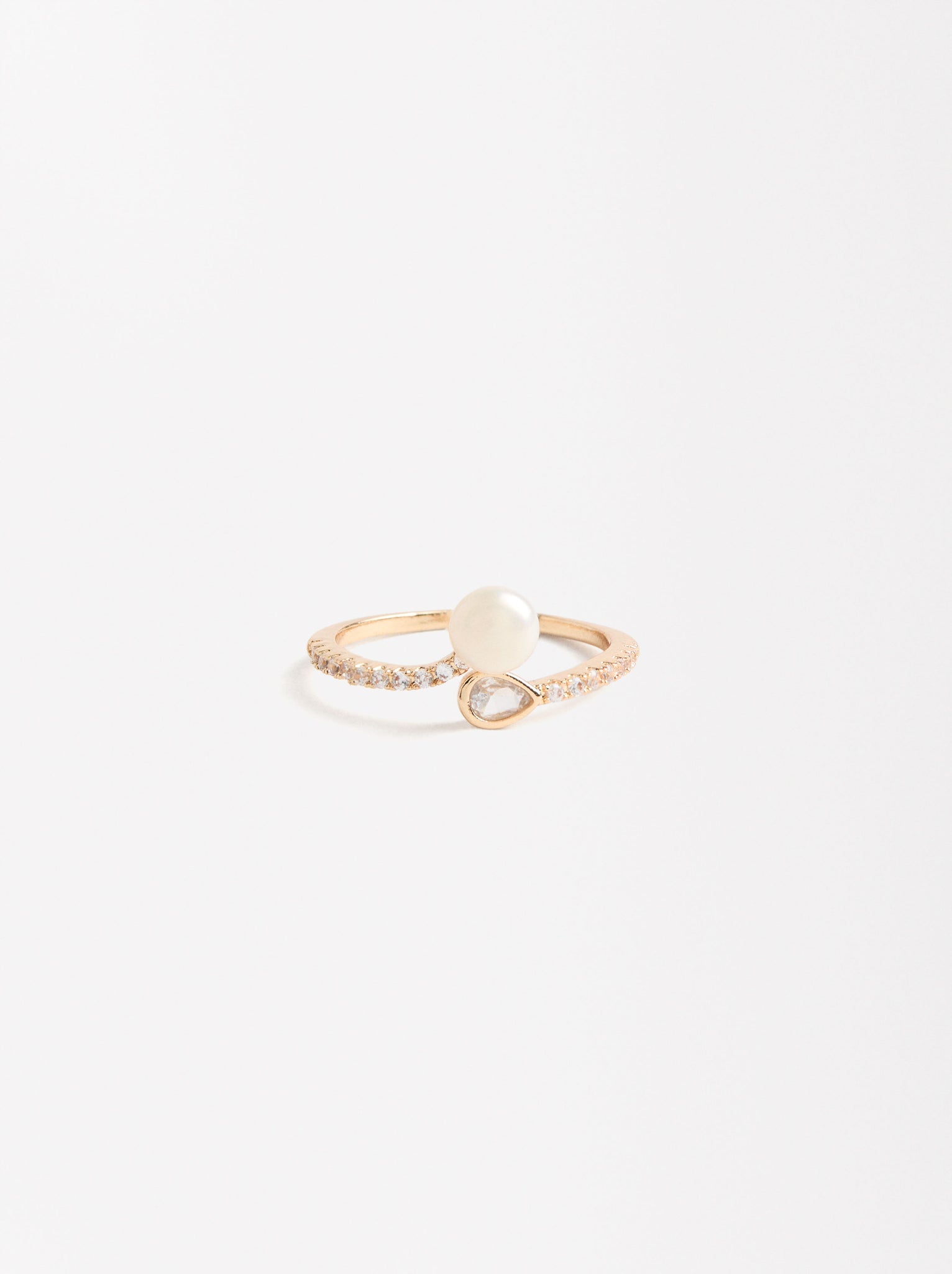 Ring With Zirconias And Freshwater Pearl