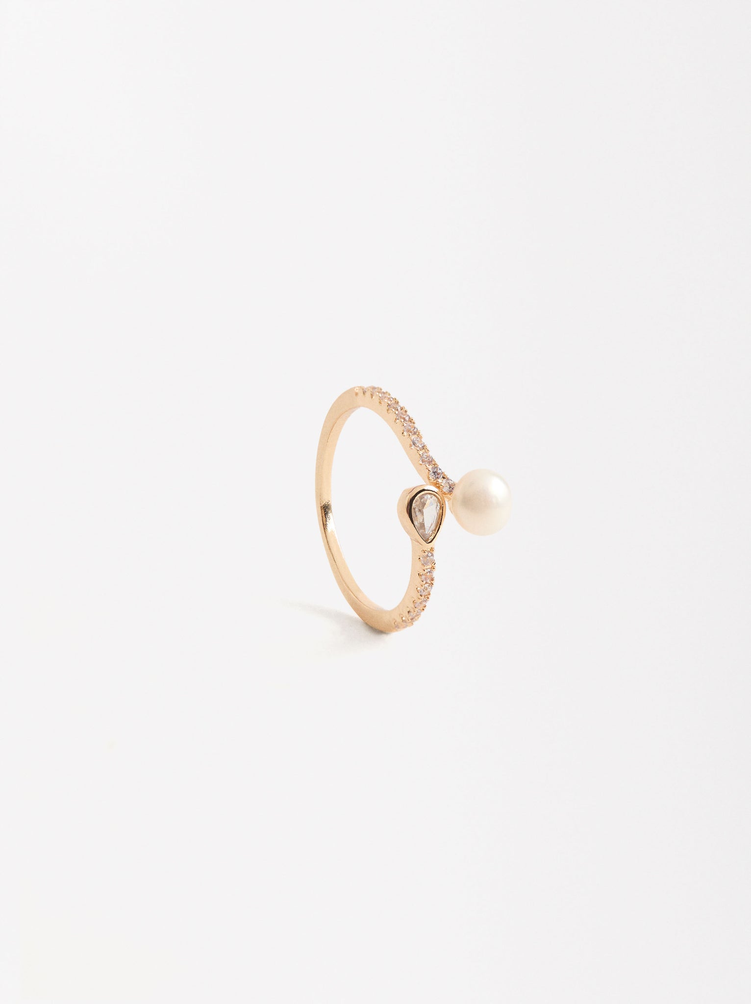 Ring With Zirconias And Freshwater Pearl