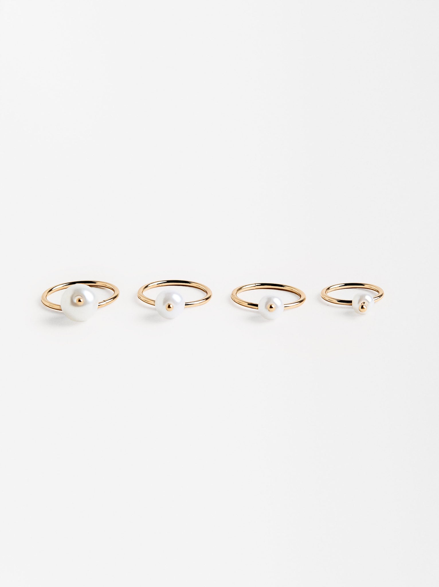 Set Of Rings With Pearl