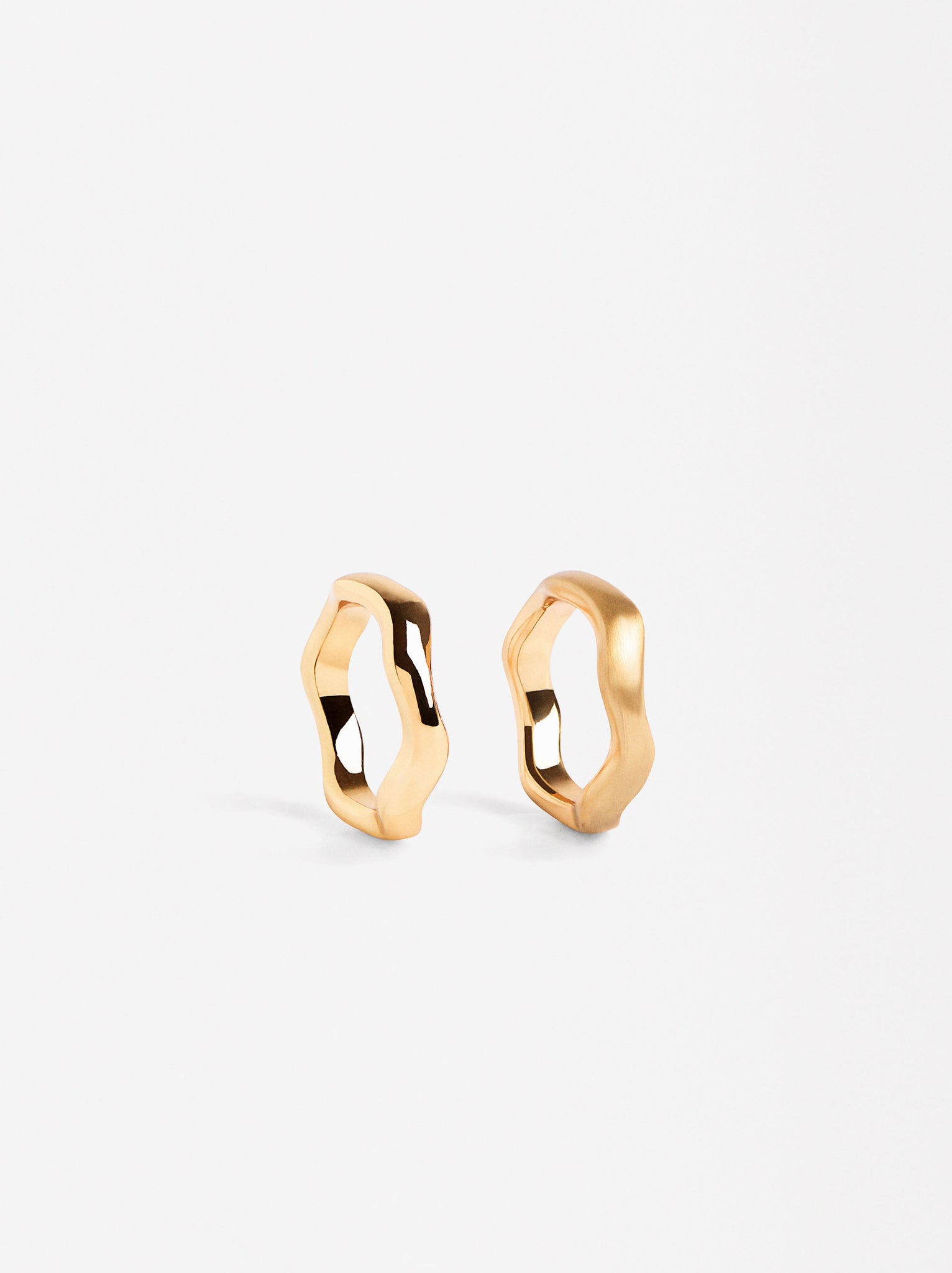 Set Of Rings With Waves