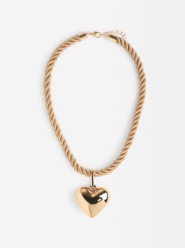 Short Necklace With Heart