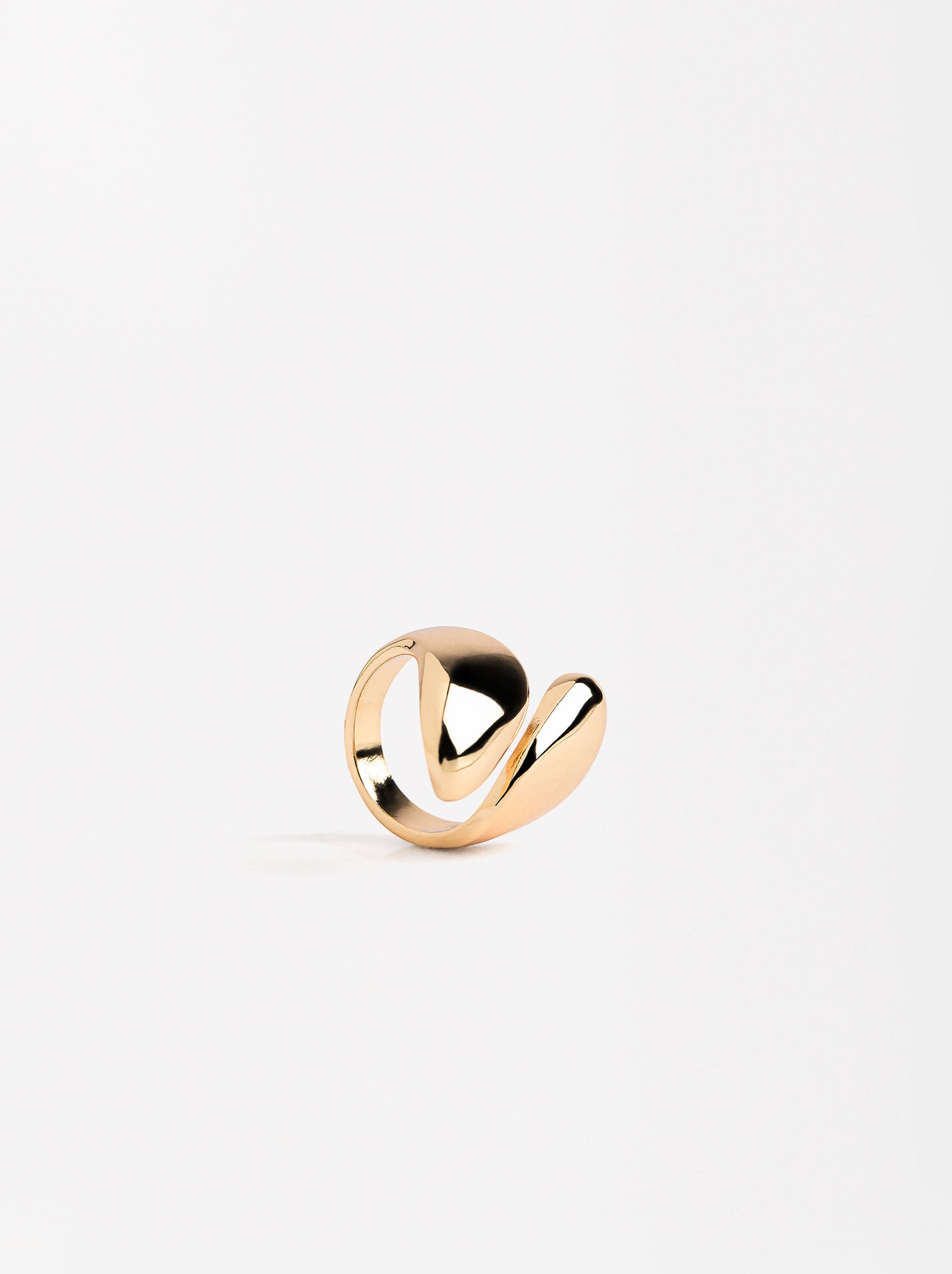 Open Crossed Ring