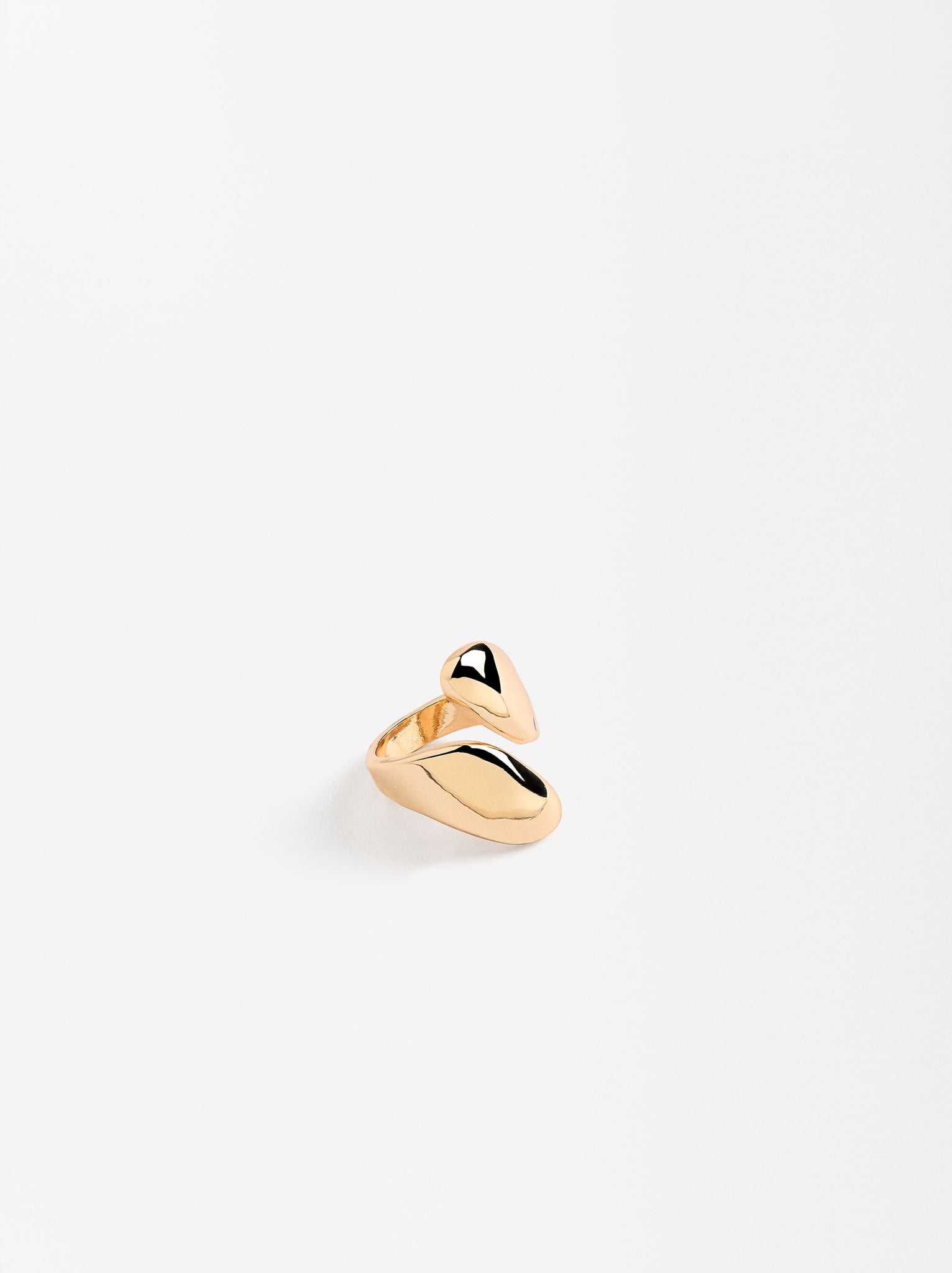 Open Crossed Ring