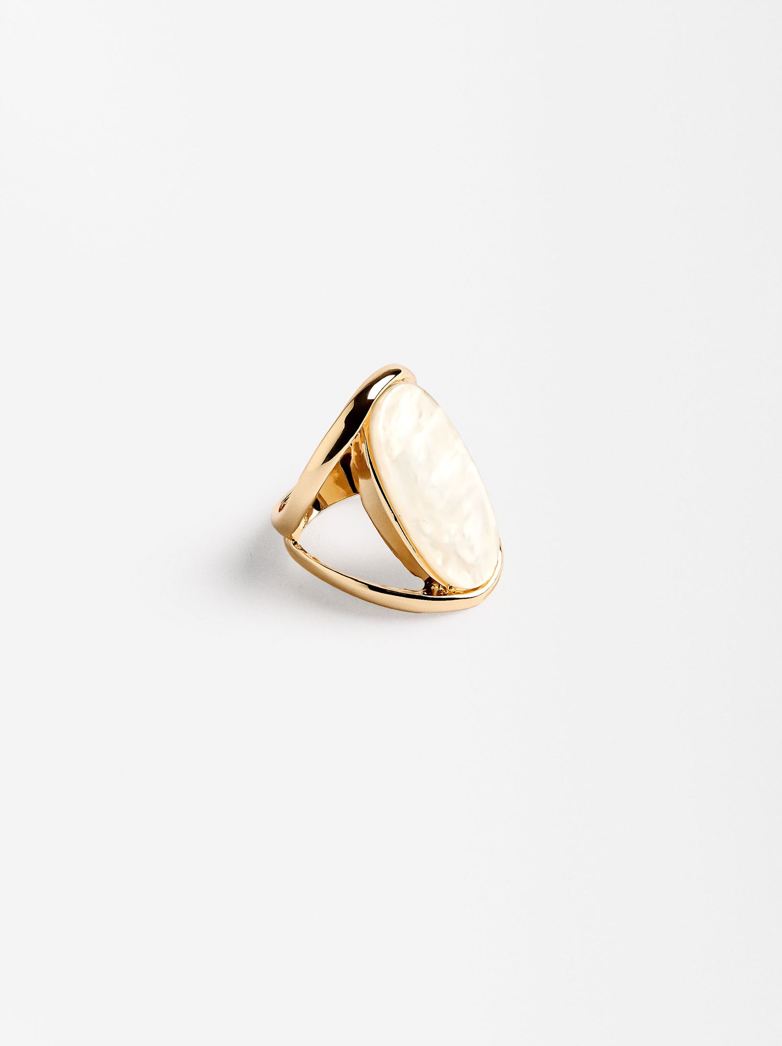 Oval Pearl Detail Ring