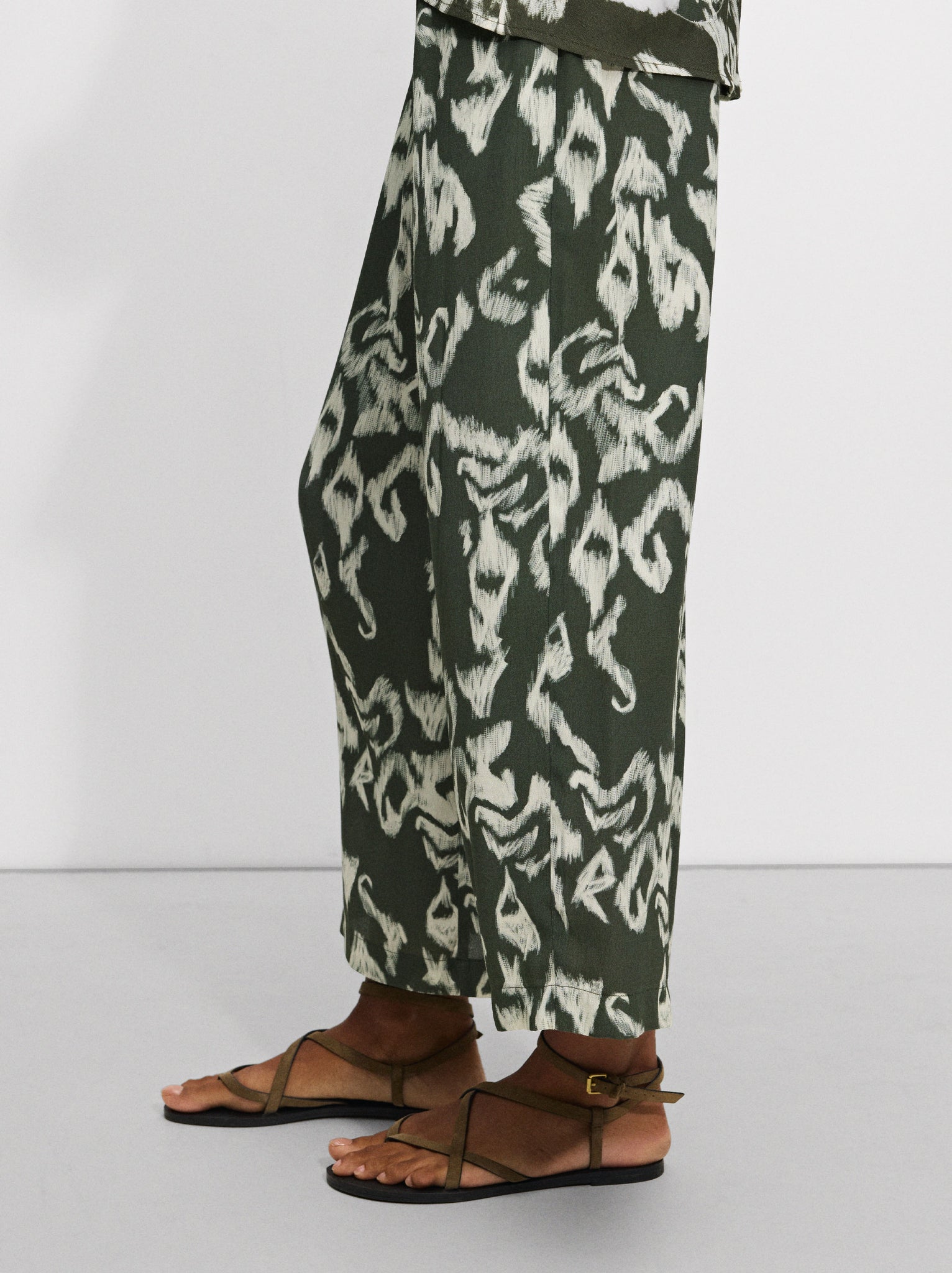 Printed Pants With Elastic Waistband