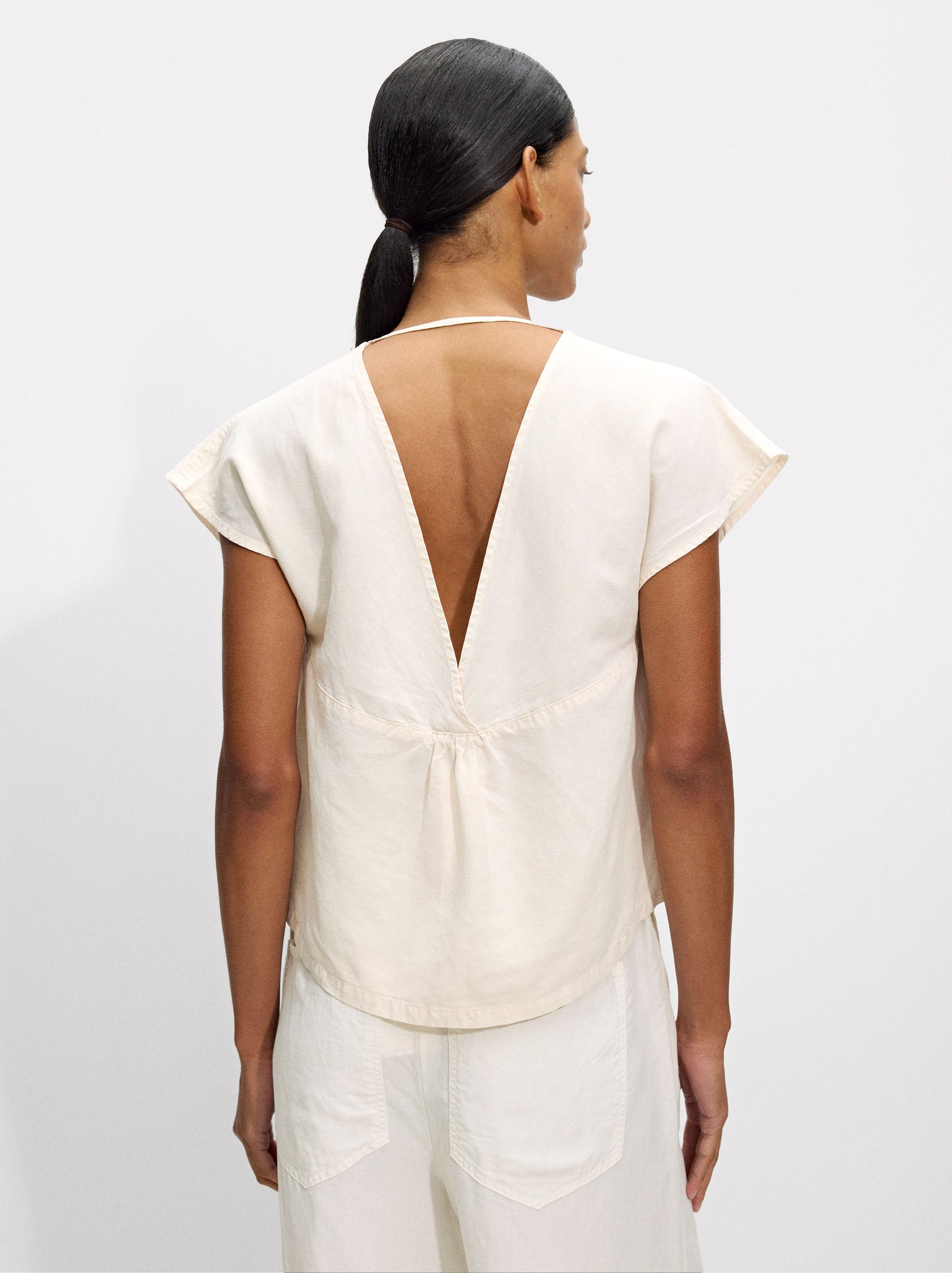 Top With Linen And V-Back