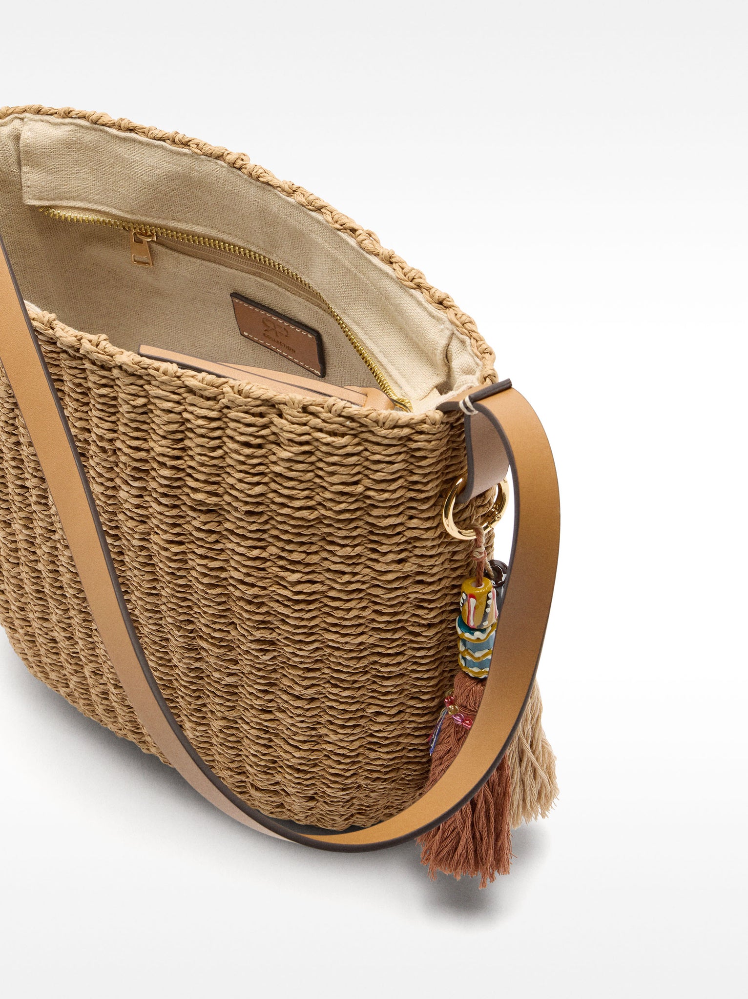 Bucket Bag Straw Effect