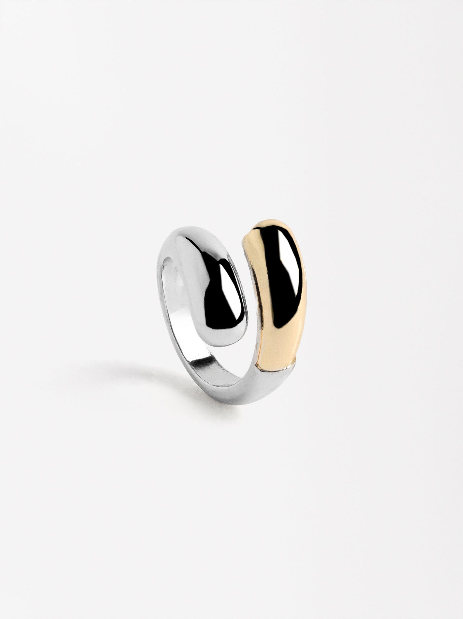Bicolor Crossed Ring