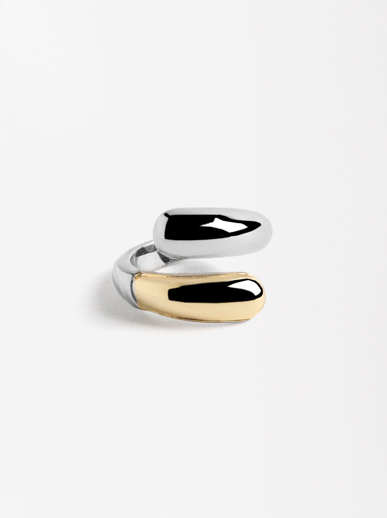 Bicolor Crossed Ring