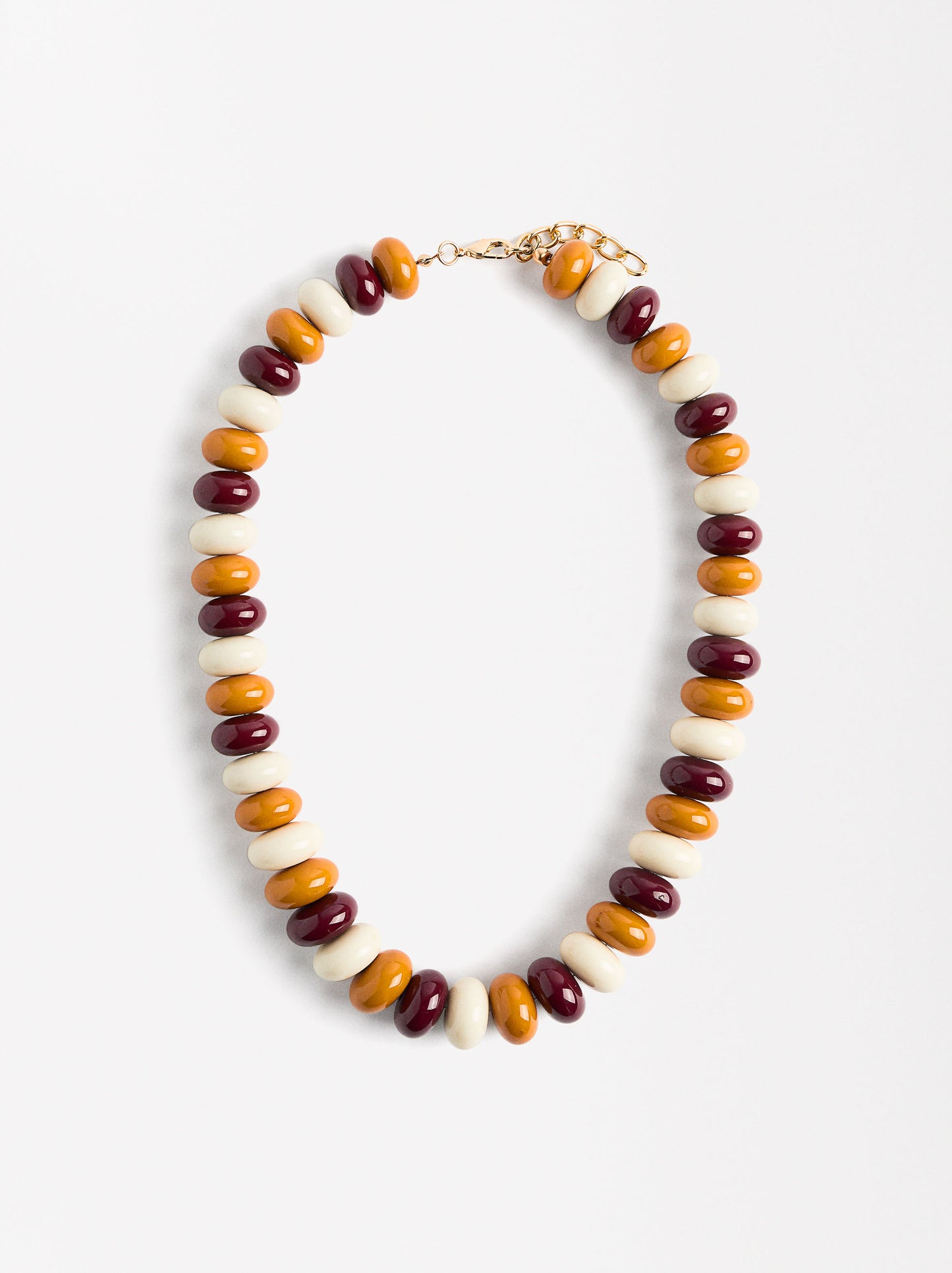 Short Necklace With Contrasting-Colored Beads