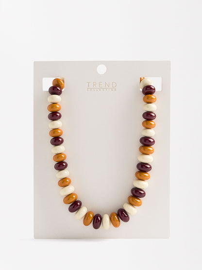 Short Necklace With Contrasting-Colored Beads