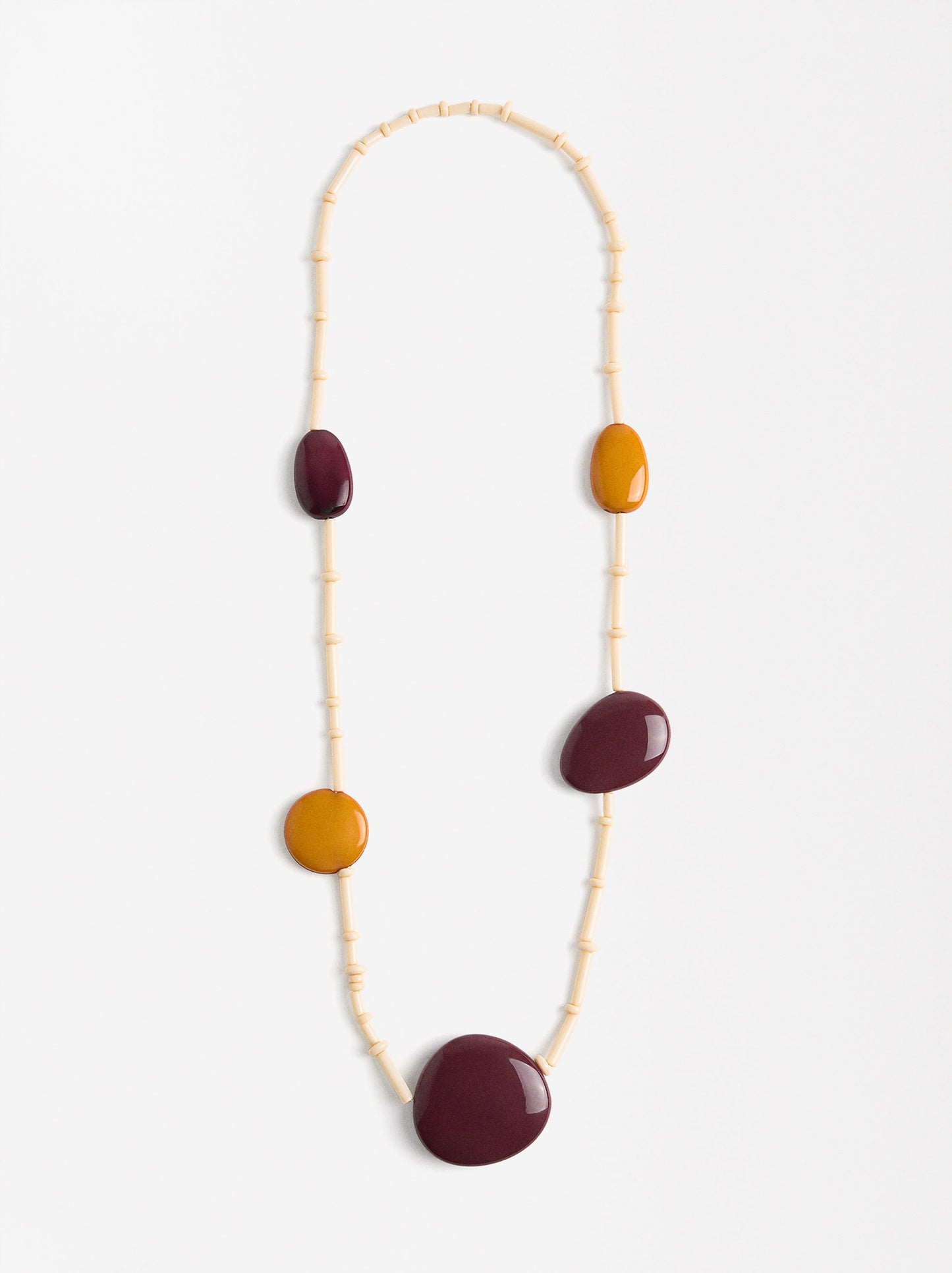 Long Necklace With Contrasting Colors