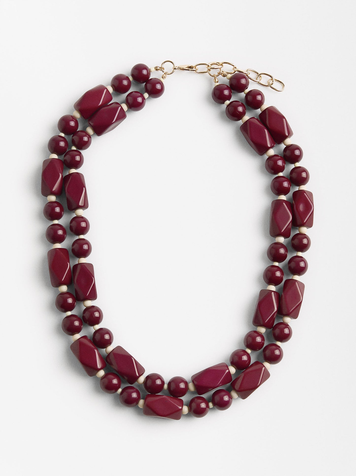 Short Necklace With Contrasting Details