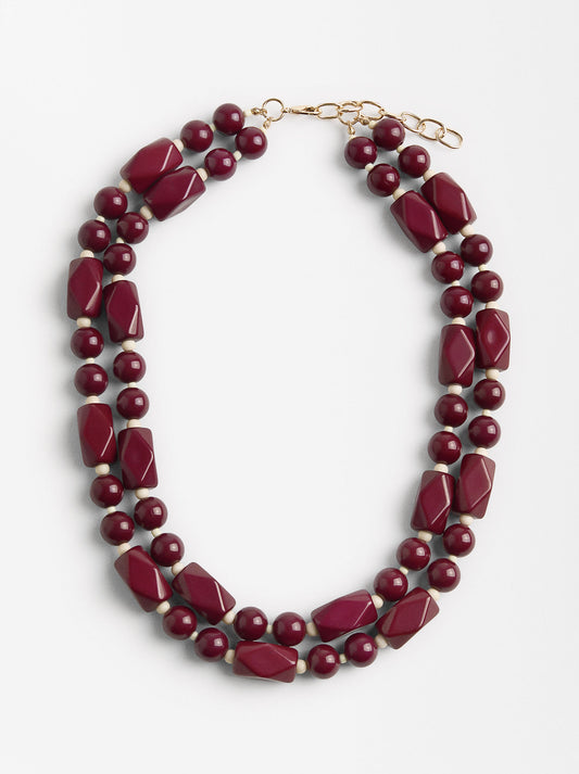 Short Necklace With Contrasting Details