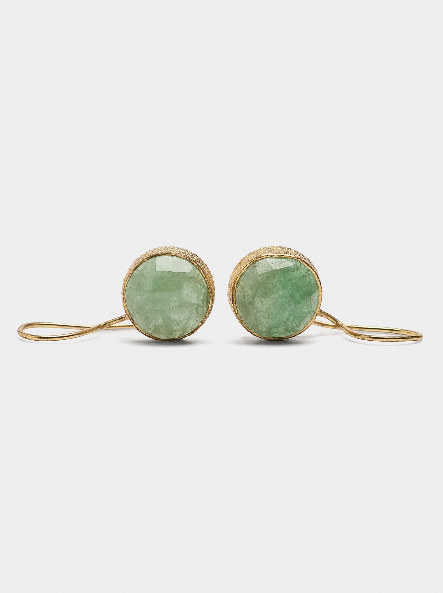 Round Earrings With Stone