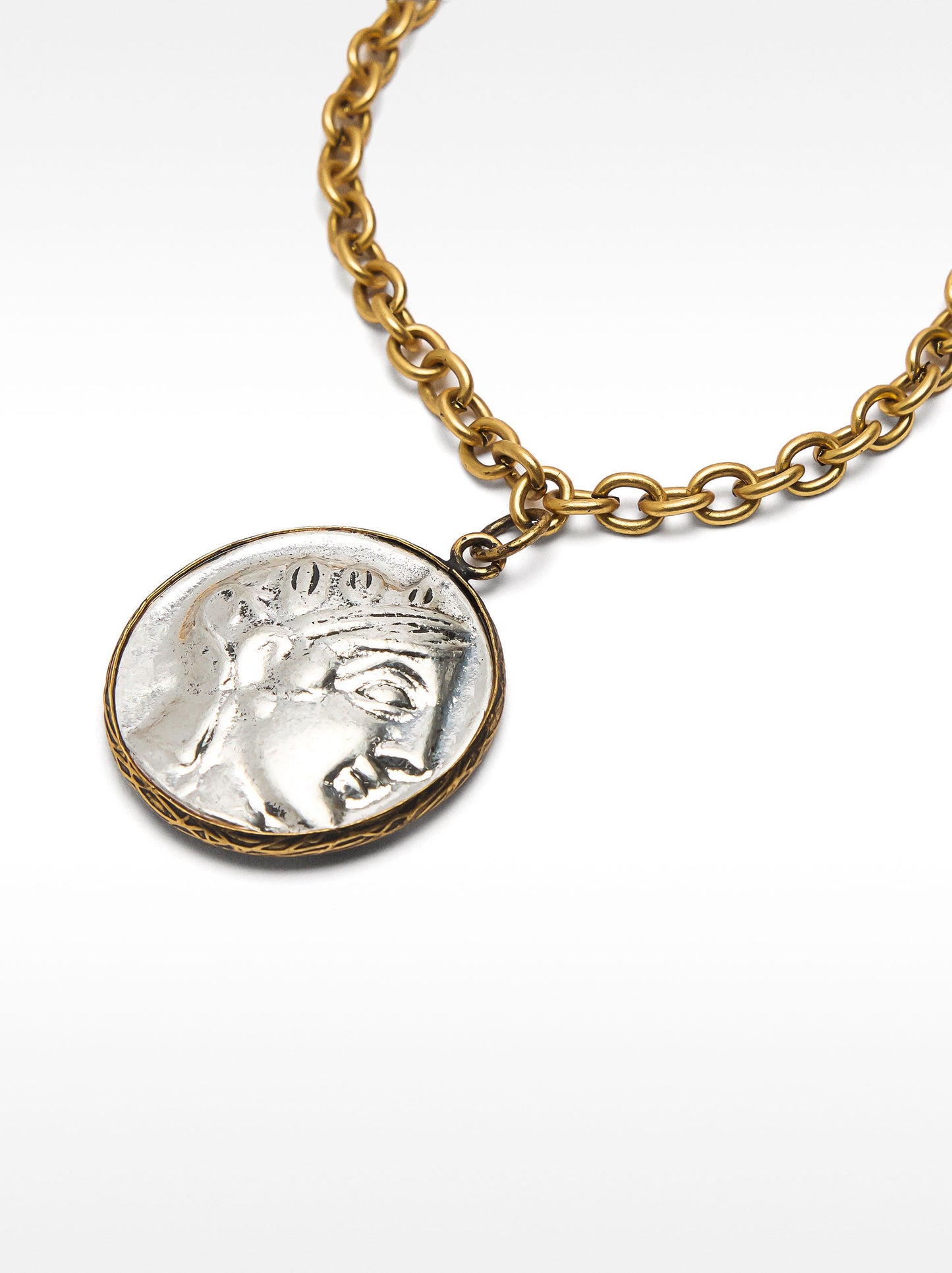 Chain Necklace With Aged-Effect Medal