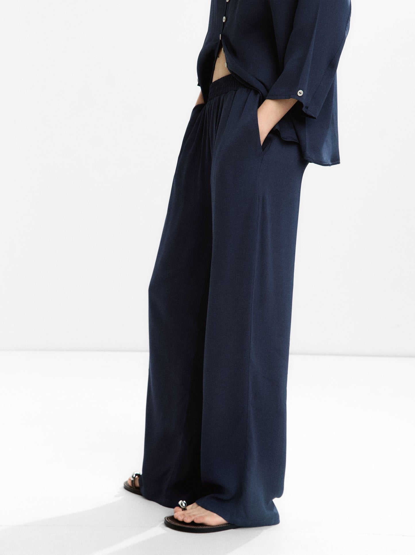Loose-Fitting Trousers With Elastic Waistband